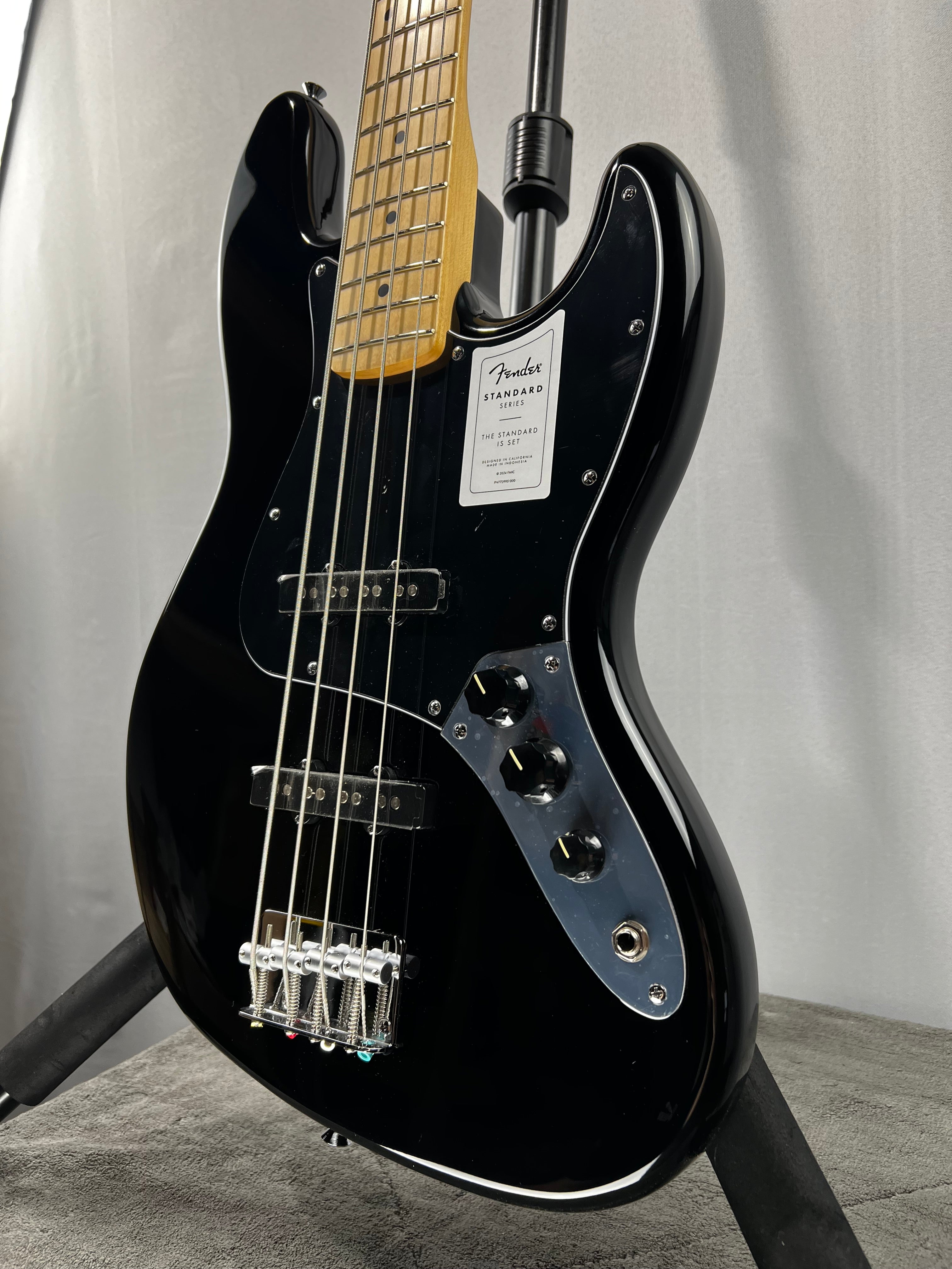 Standard Jazz Bass - Black, Maple Fingerboard #626