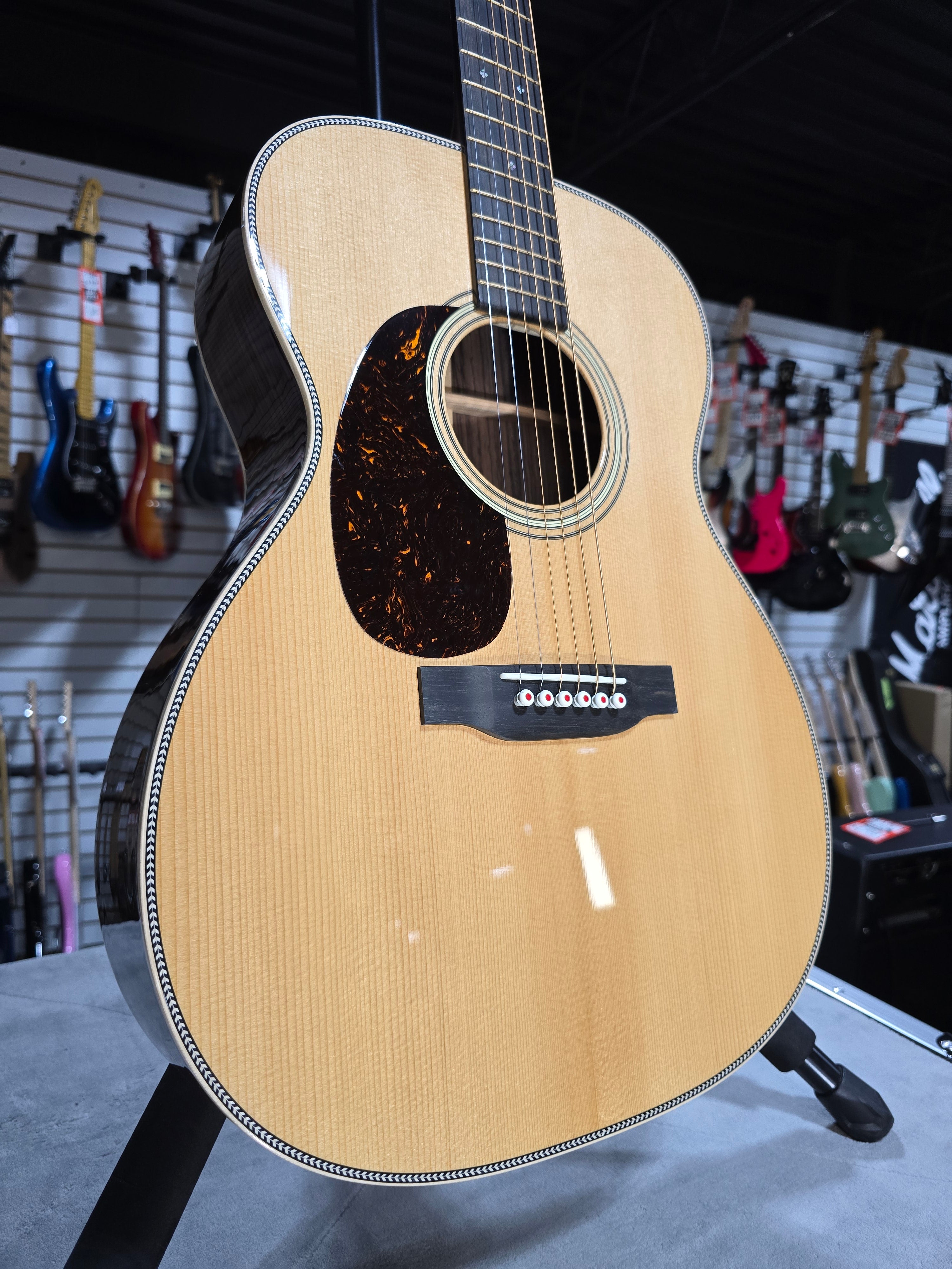 Martin 000-28 Modern Deluxe Left-handed Natural