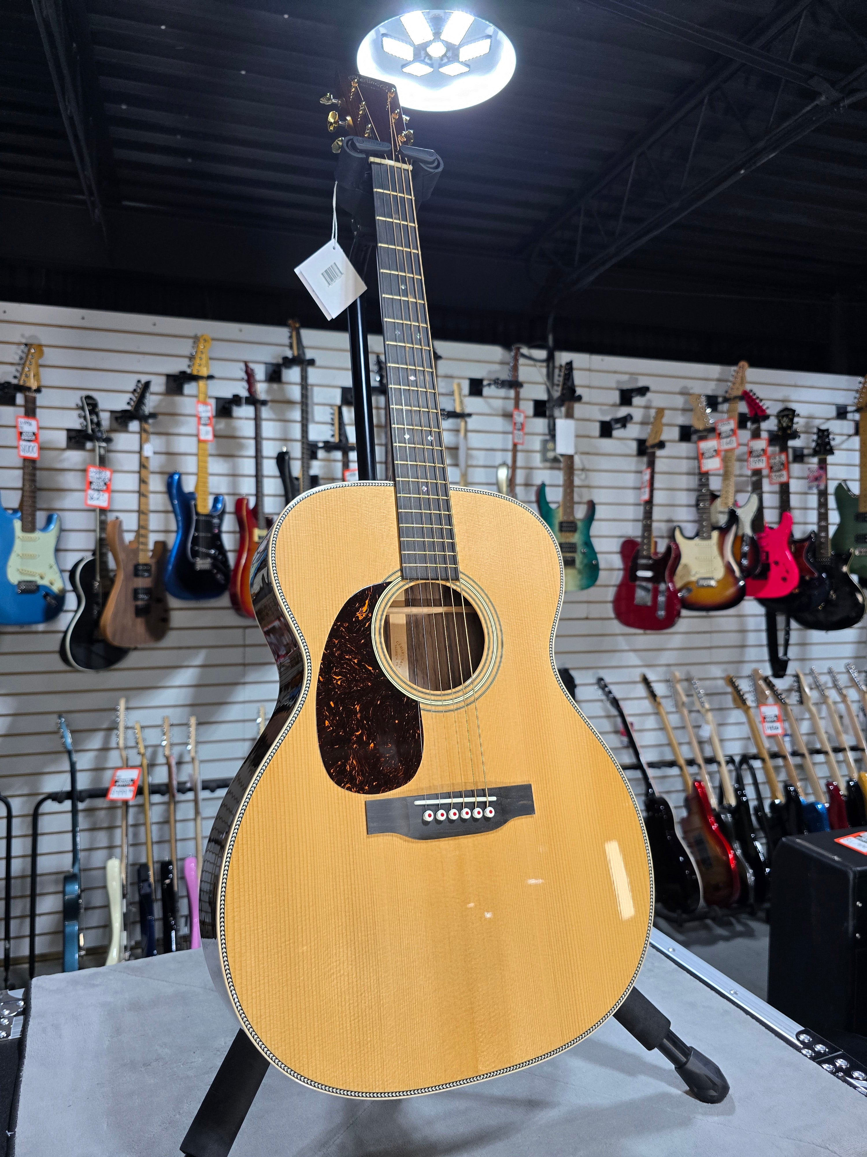 Martin 000-28 Modern Deluxe Left-handed Natural