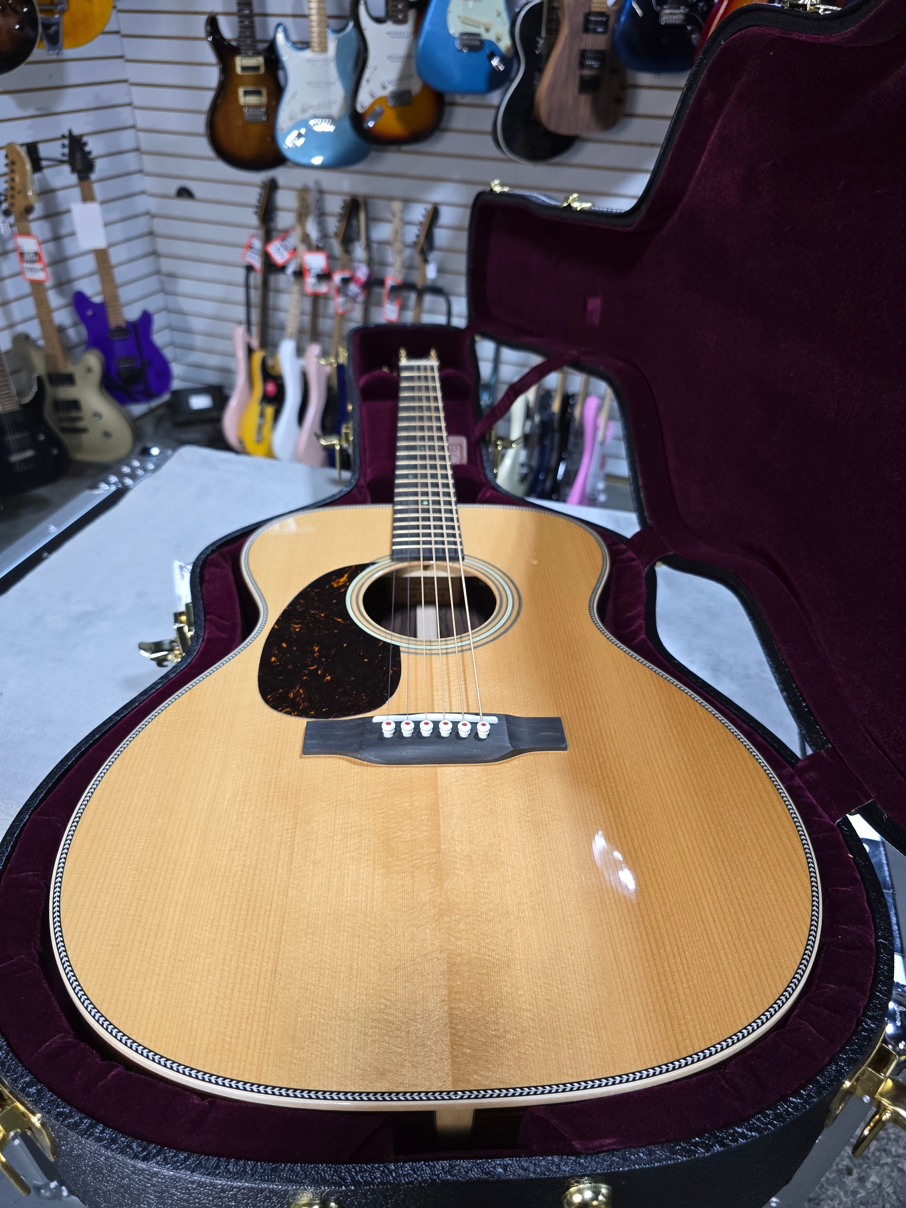 Martin 000-28 Modern Deluxe Left-handed Natural