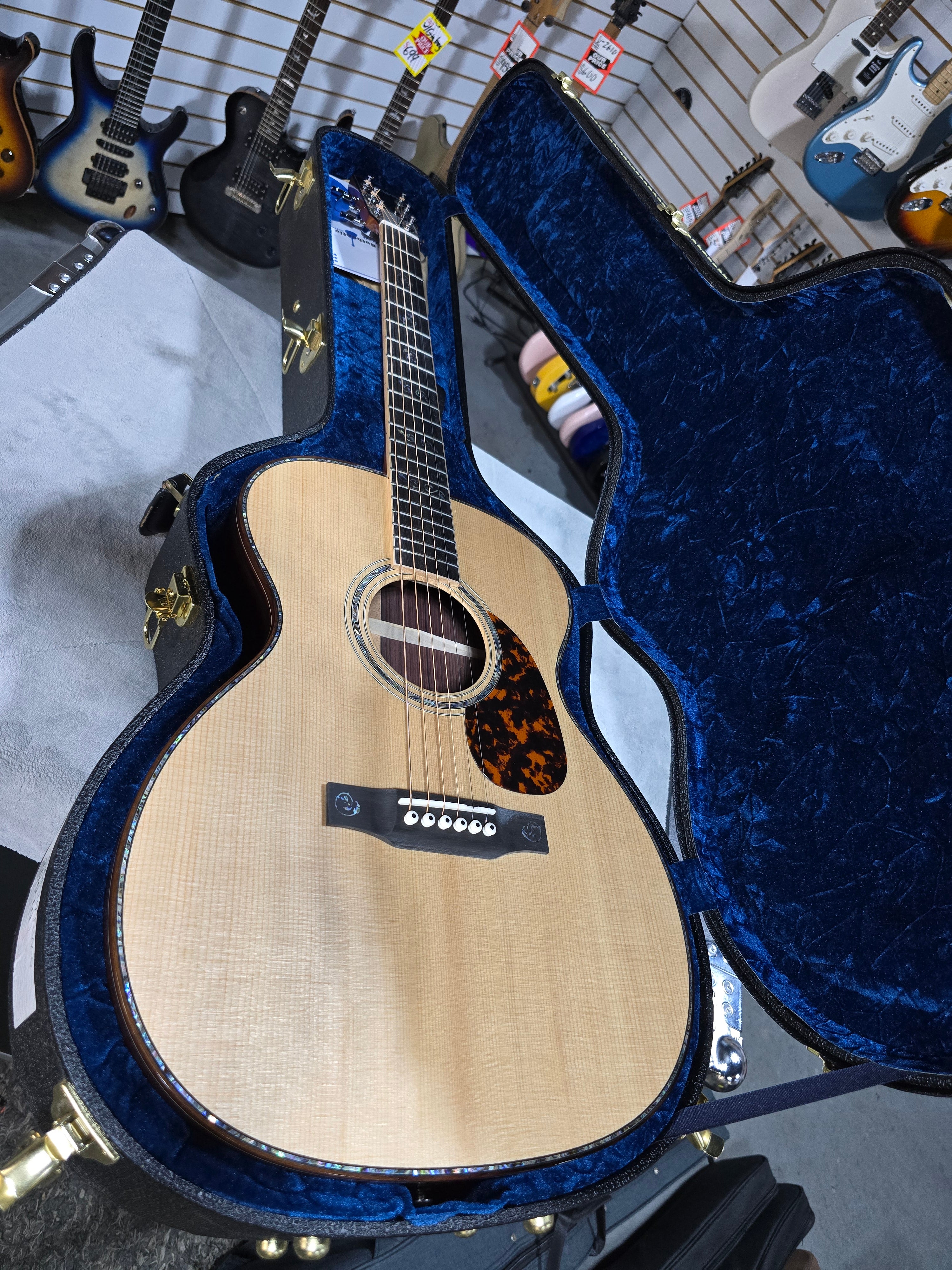 Larrivee OM-10 Acoustic Guitar - Natural - OHSC & PLEK*D
