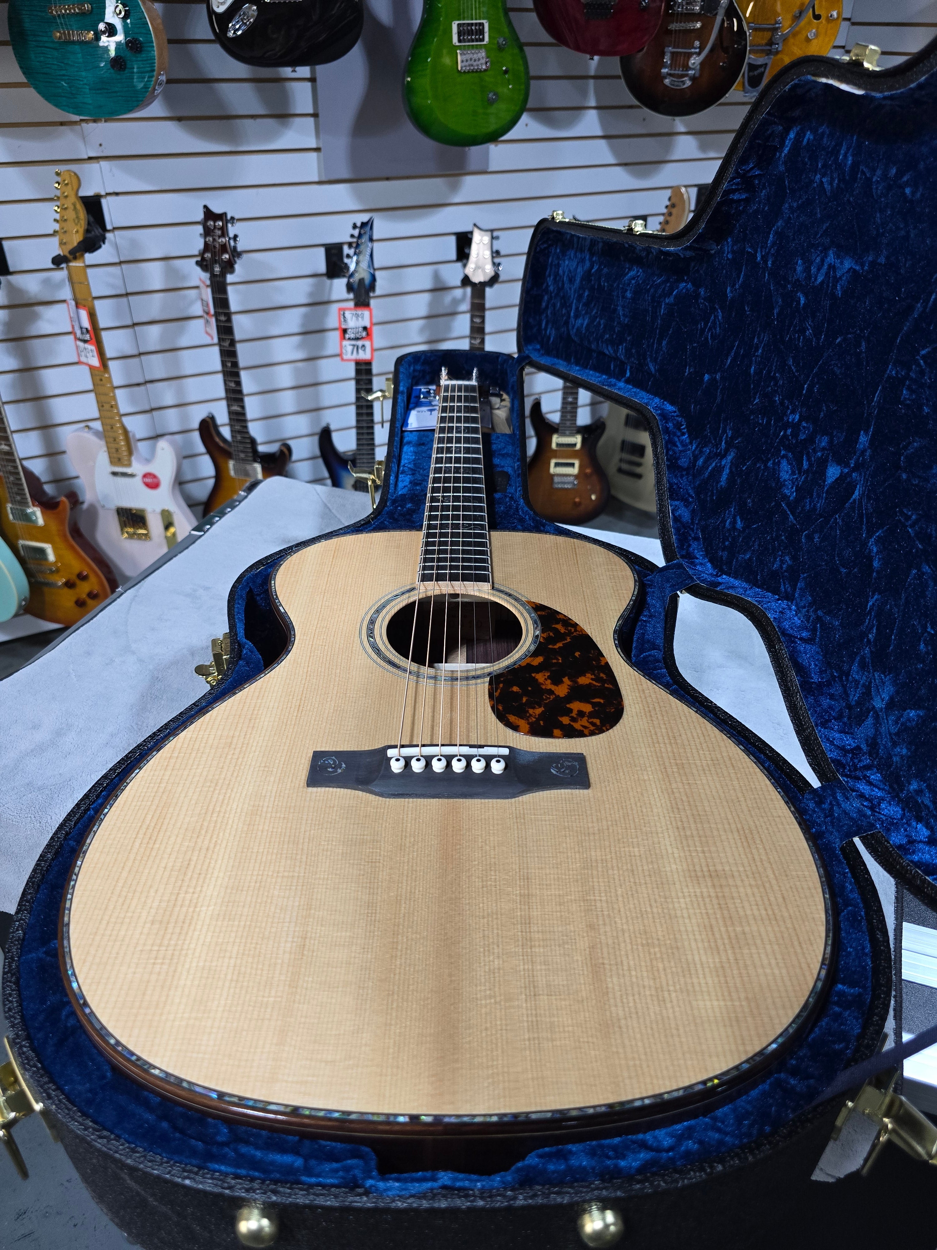 Larrivee OM-10 Acoustic Guitar - Natural - OHSC & PLEK*D