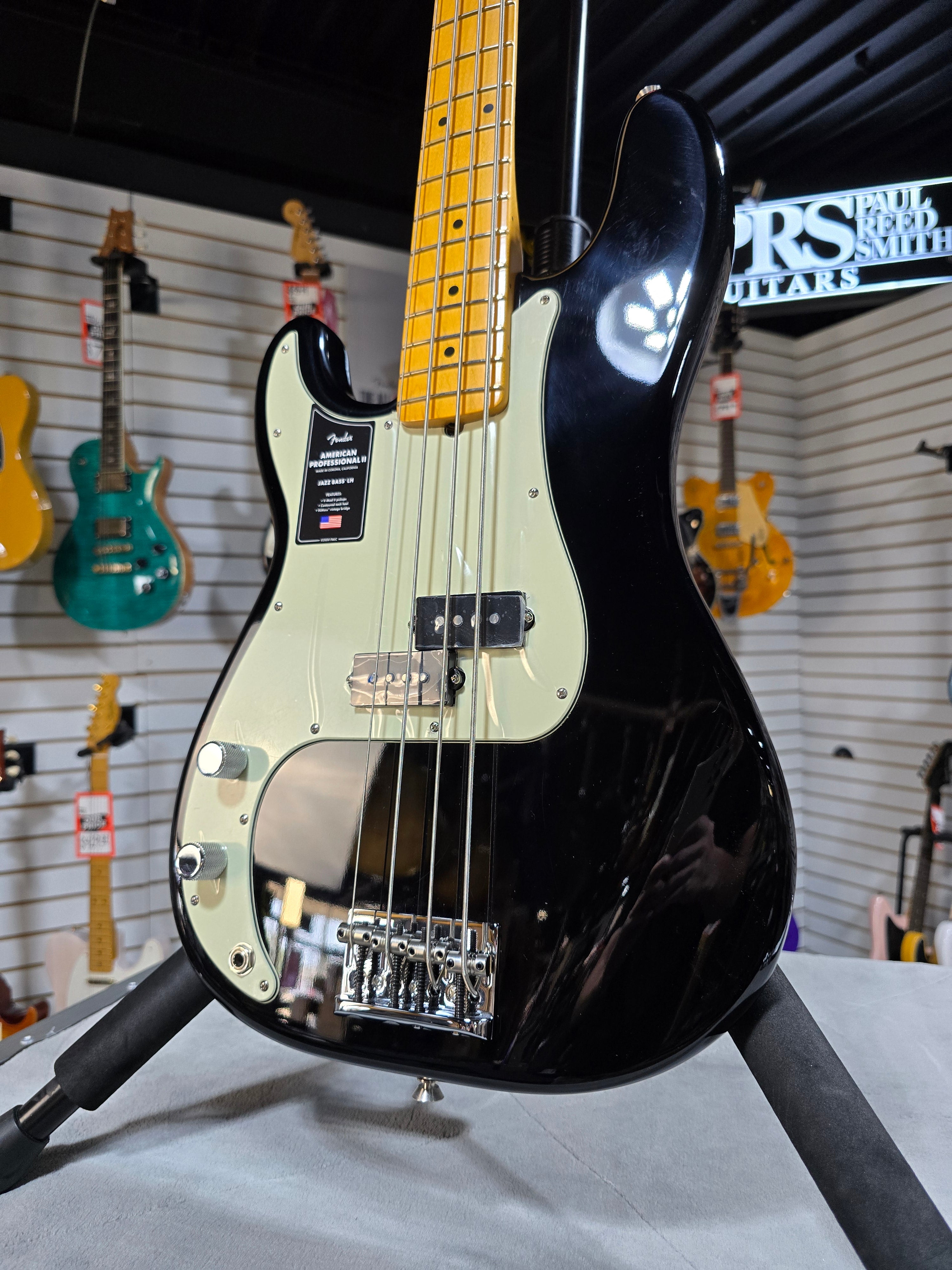 Fender American Professional II Precision Bass Left-handed - Black w/ Maple Fingerboard + OHSC & PLEK*D #590