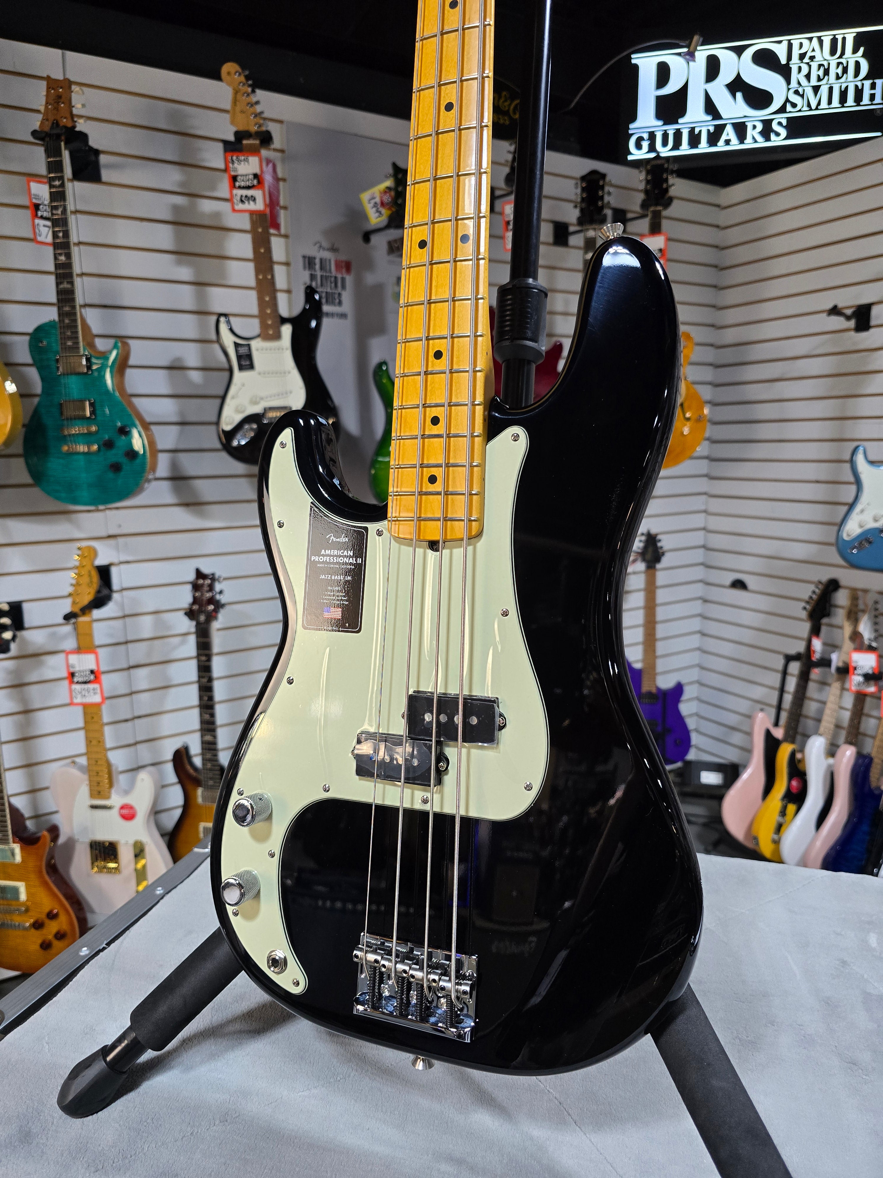 Fender American Professional II Precision Bass Left-handed - Black w/ Maple Fingerboard + OHSC & PLEK*D #590