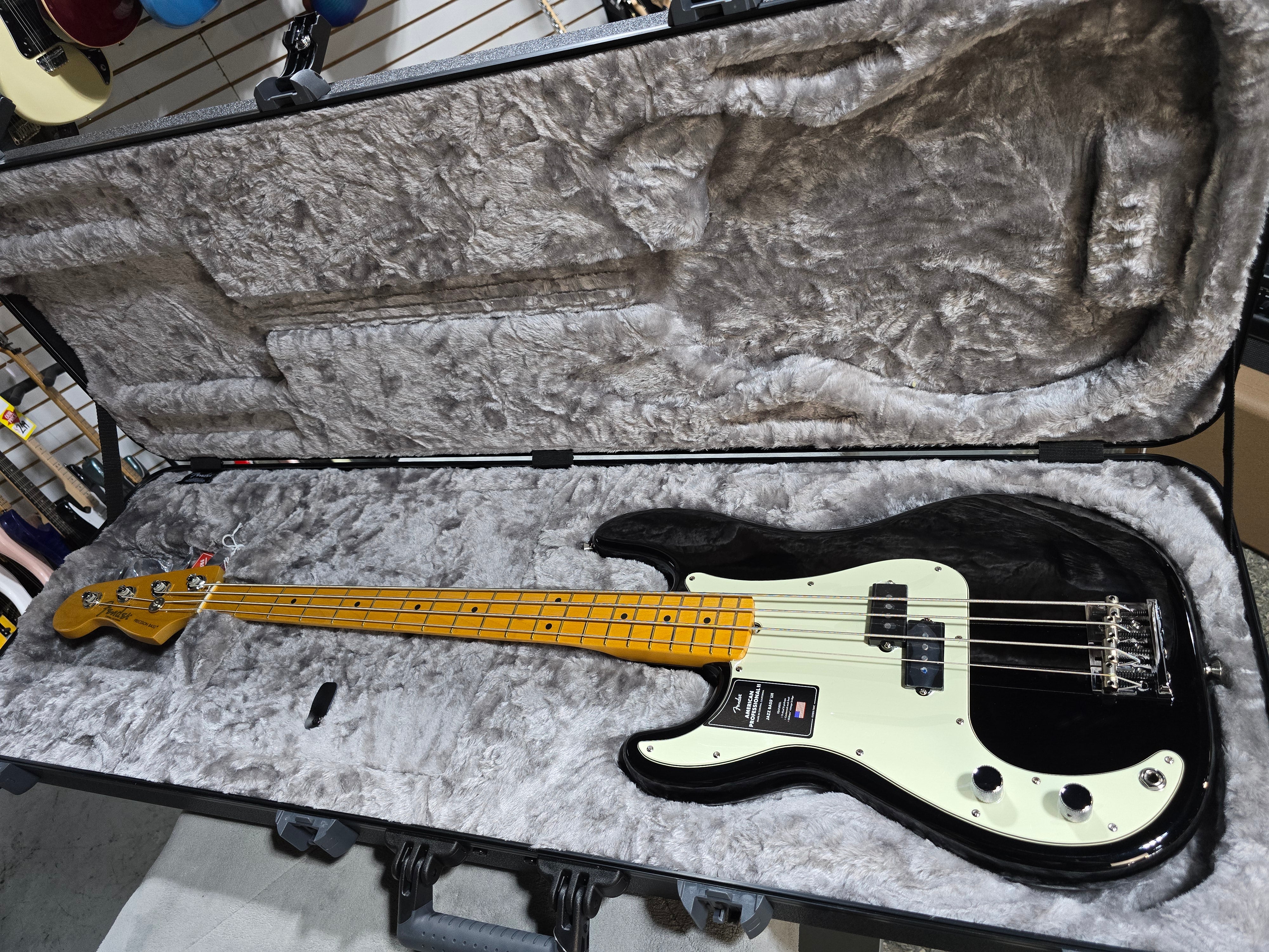 Fender American Professional II Precision Bass Left-handed - Black w/ Maple Fingerboard + OHSC & PLEK*D #590