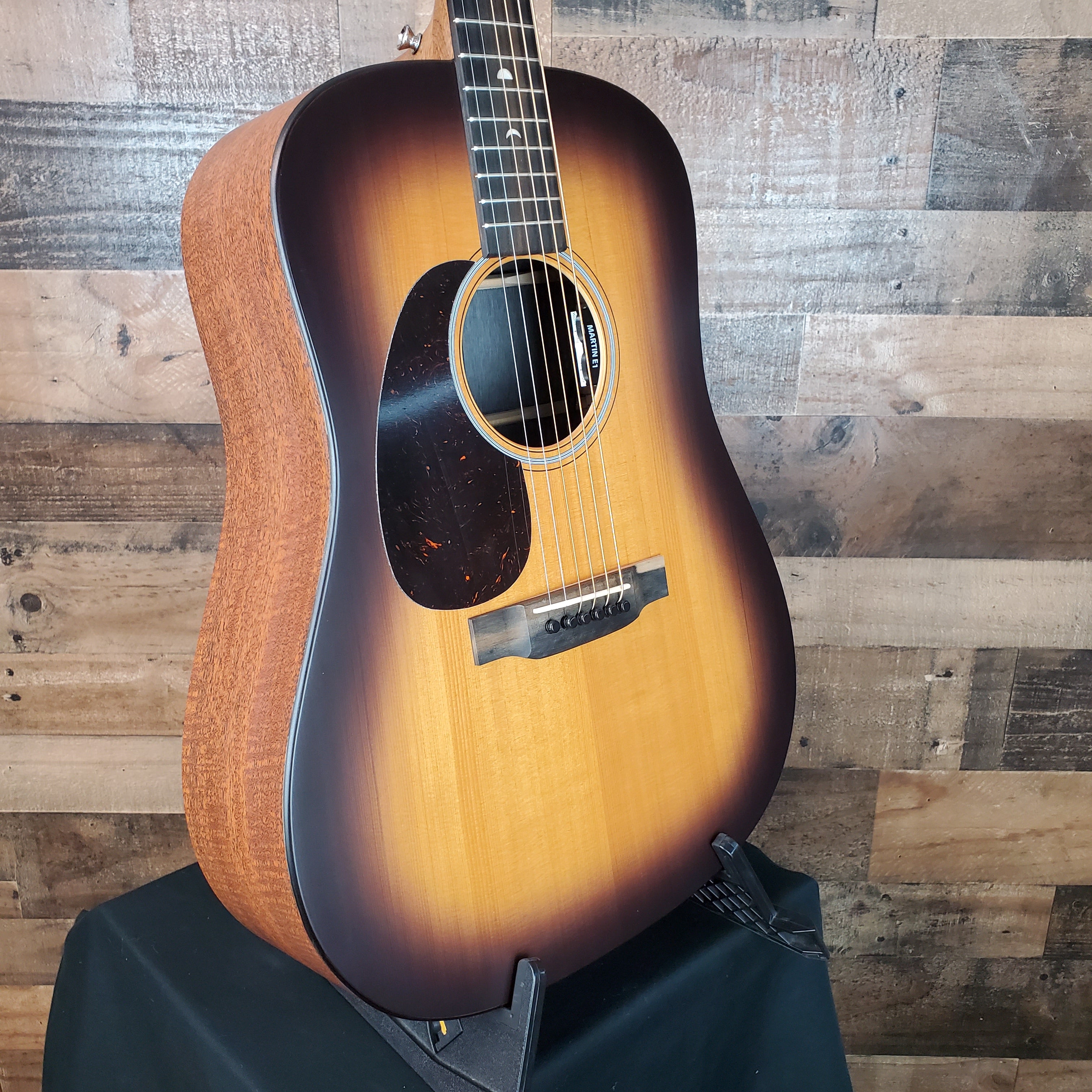 Martin D-X2E Molly Tuttle Left-Handed Vintage Sunburst