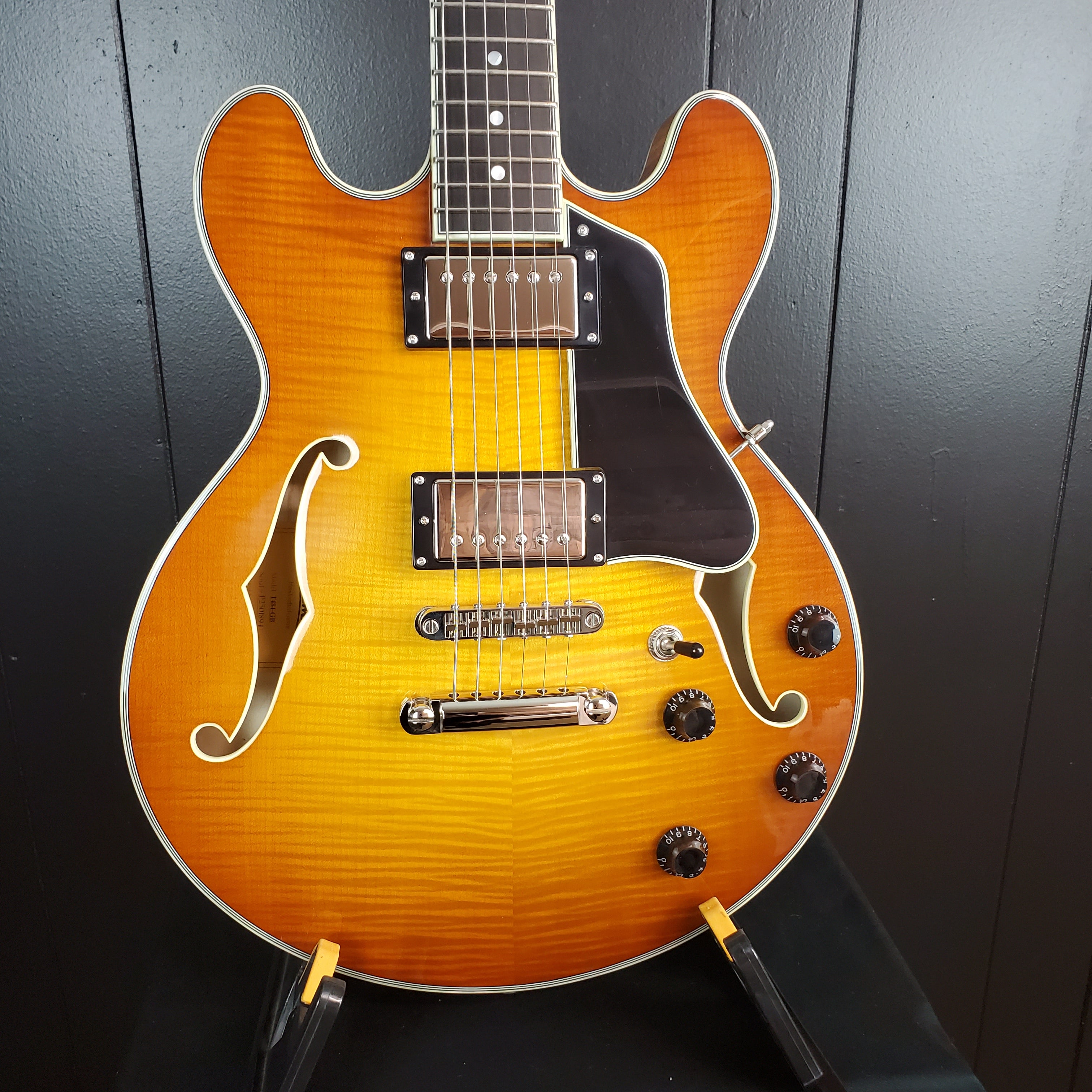 Eastman T484-GB Thinline Semi-Hollowbody Goldburst