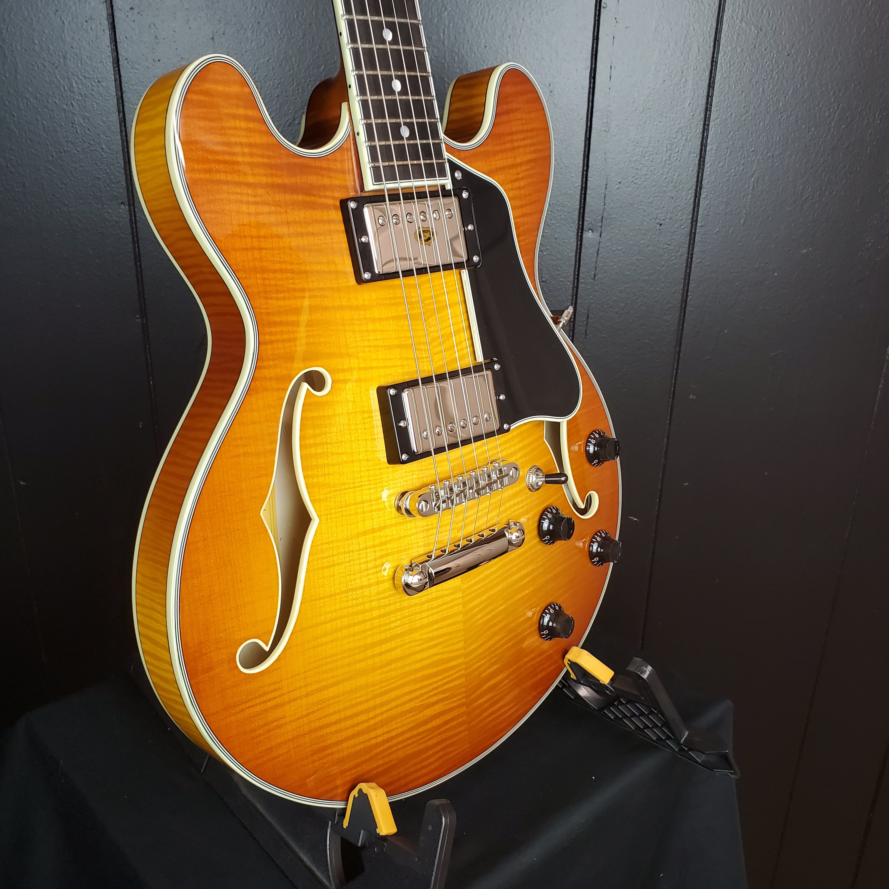 Eastman T484-GB Thinline Semi-Hollowbody Goldburst