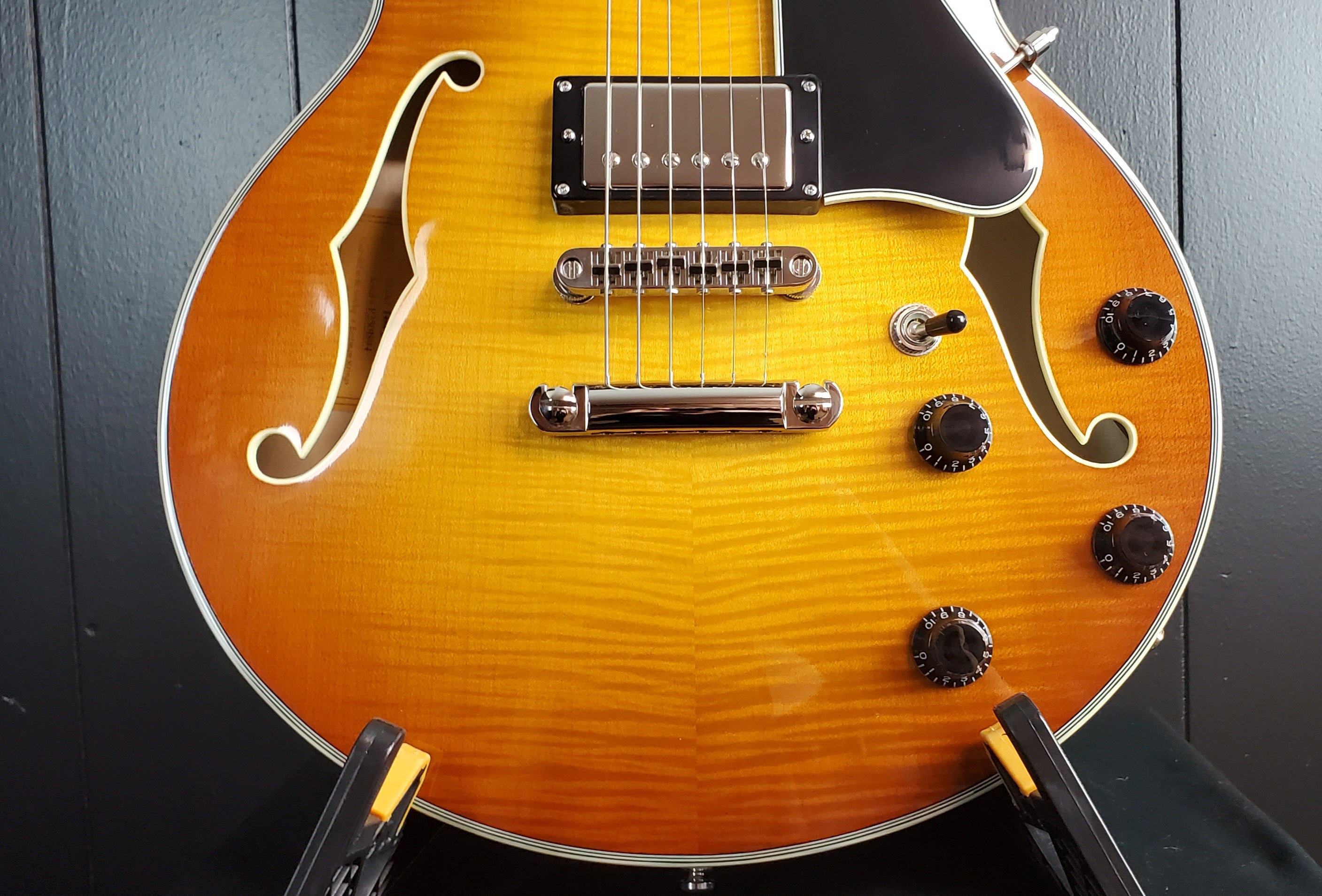 Eastman T484-GB Thinline Semi-Hollowbody Goldburst