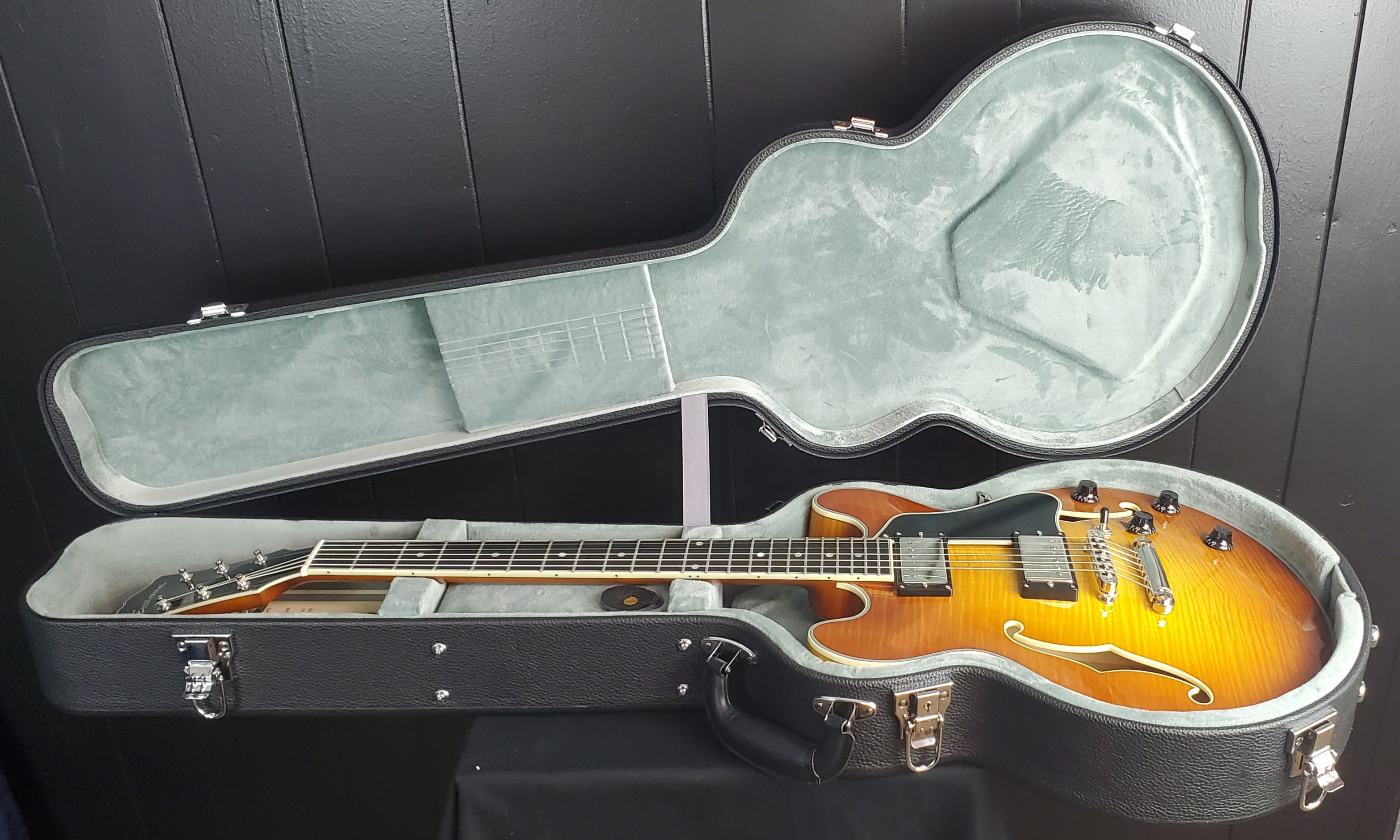 Eastman T484-GB Thinline Semi-Hollowbody Goldburst