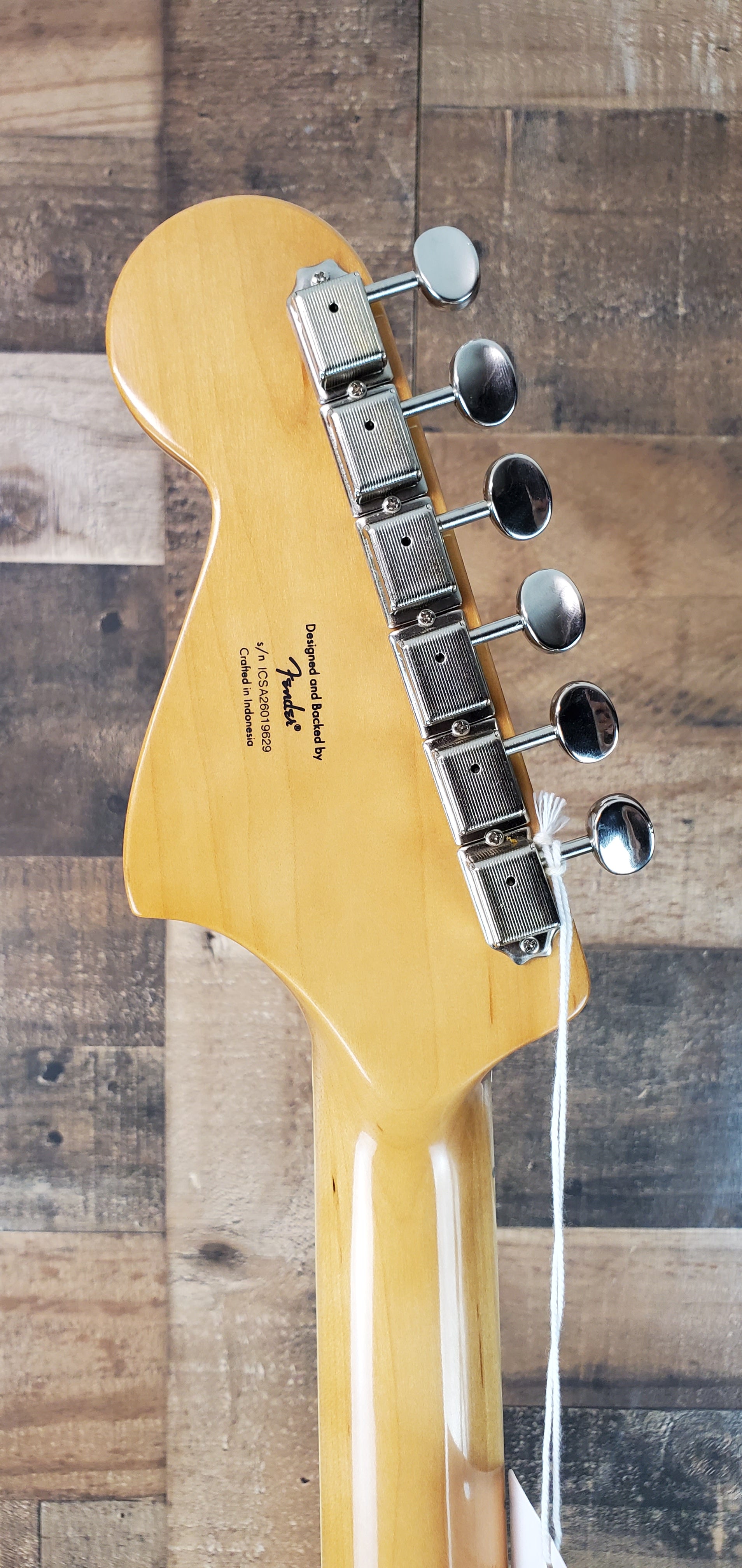 Squier Classic Vibe Bass VI Guitar, 3-tone Sunburst