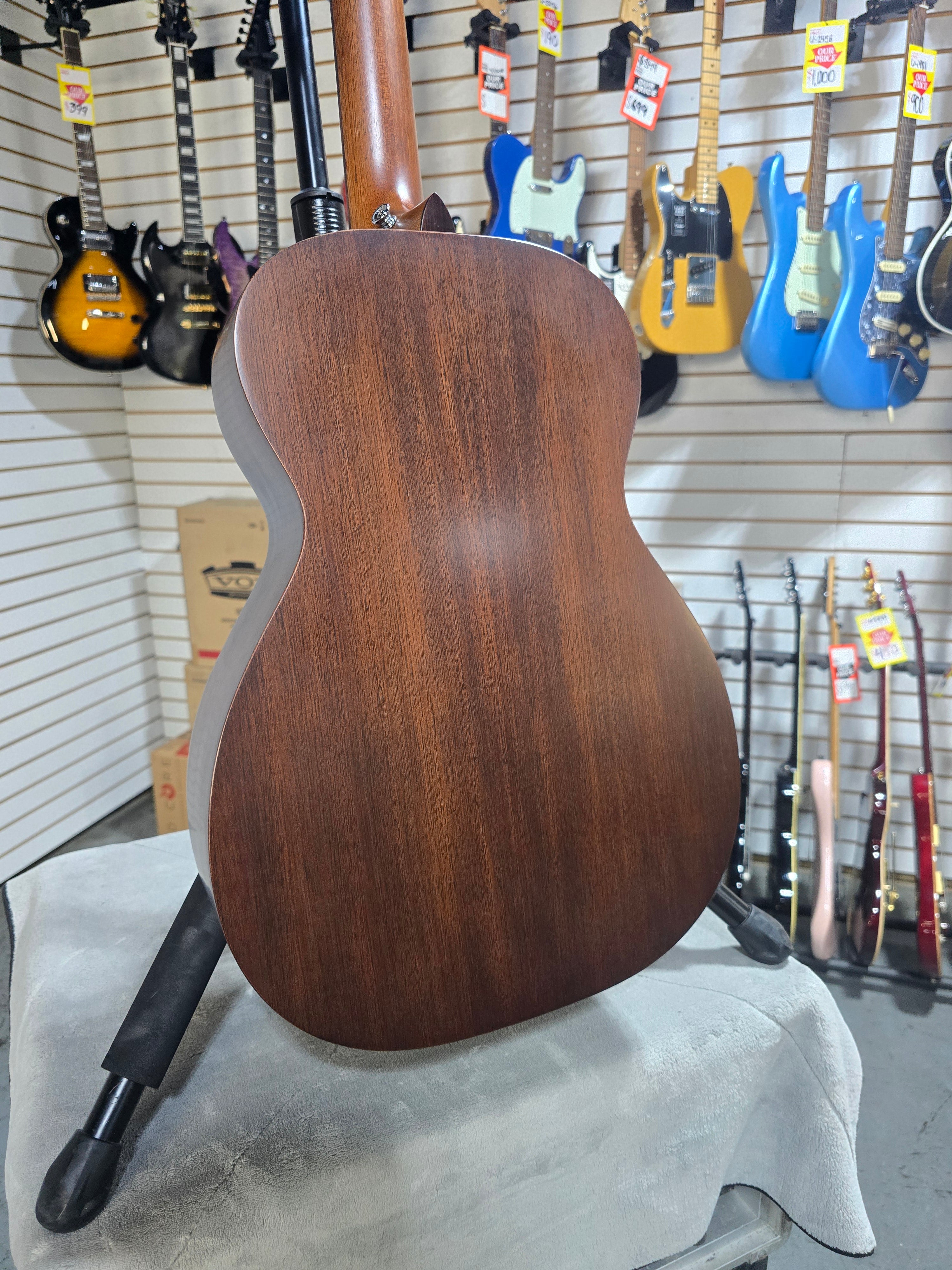 Martin 0-10E Retro Jason Isbell Dark Mahogany