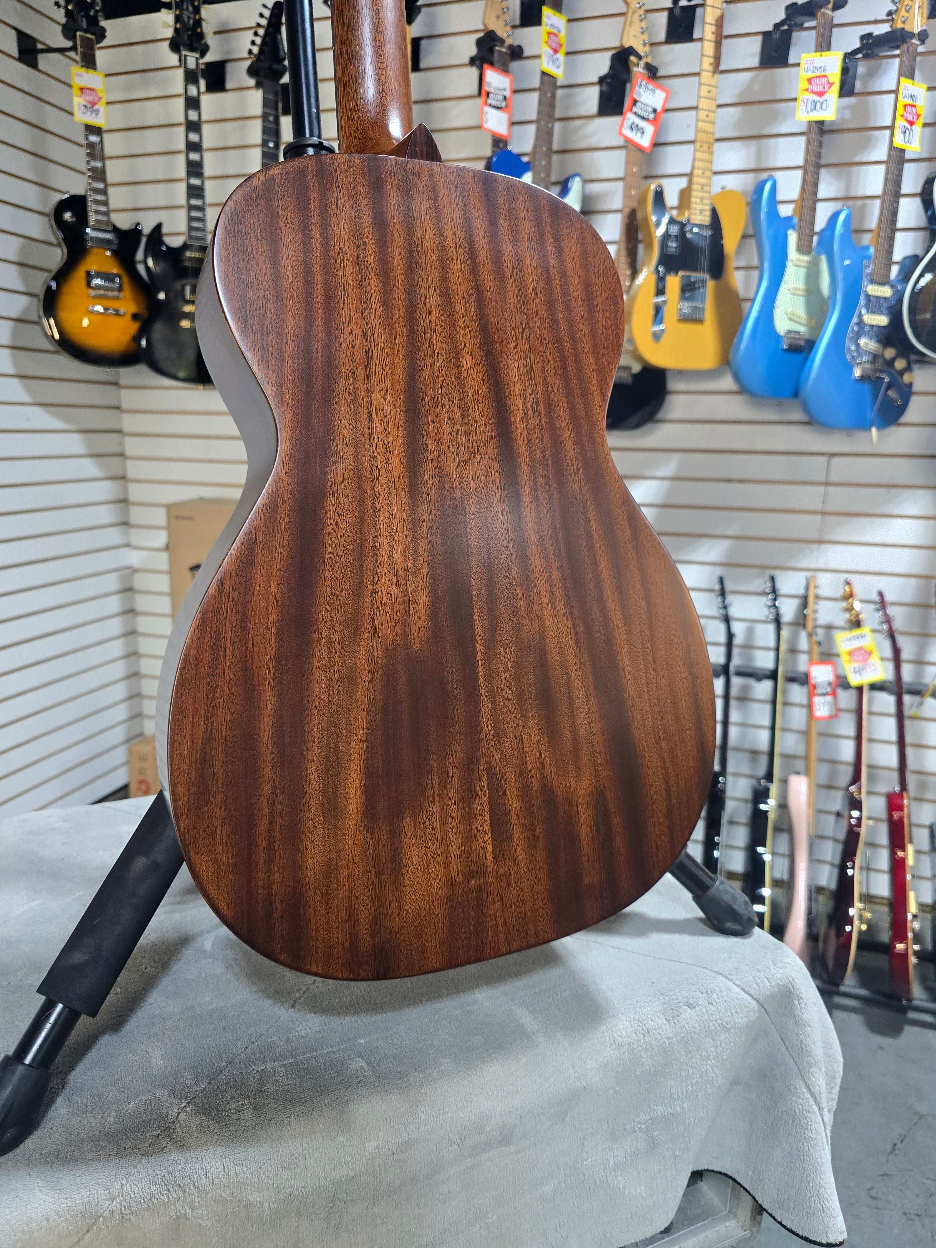 Martin 0-10EL Retro Jason Isbell Dark Mahogany Left Handed