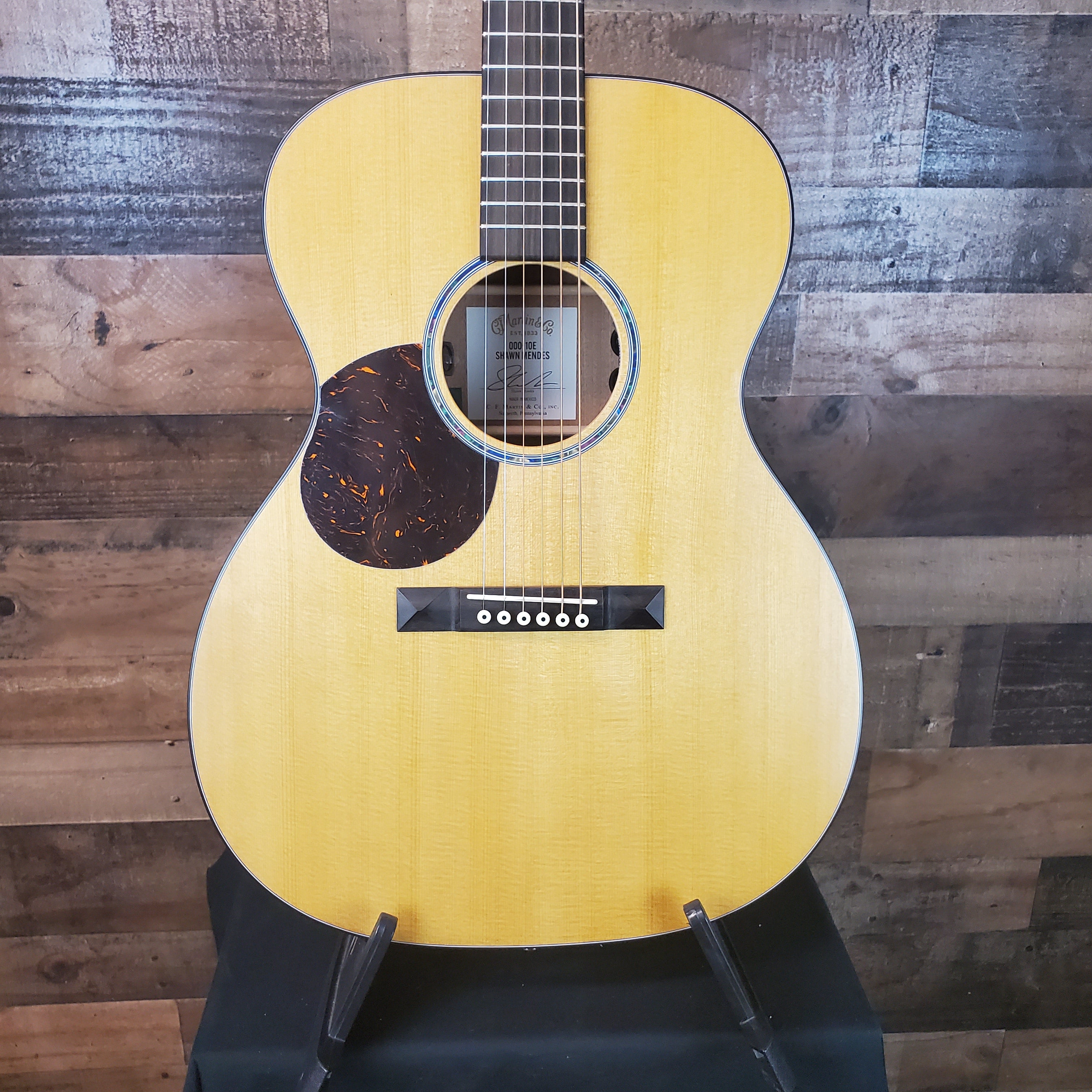 Martin 000-10E Shawn Mendes Lefty - Natural