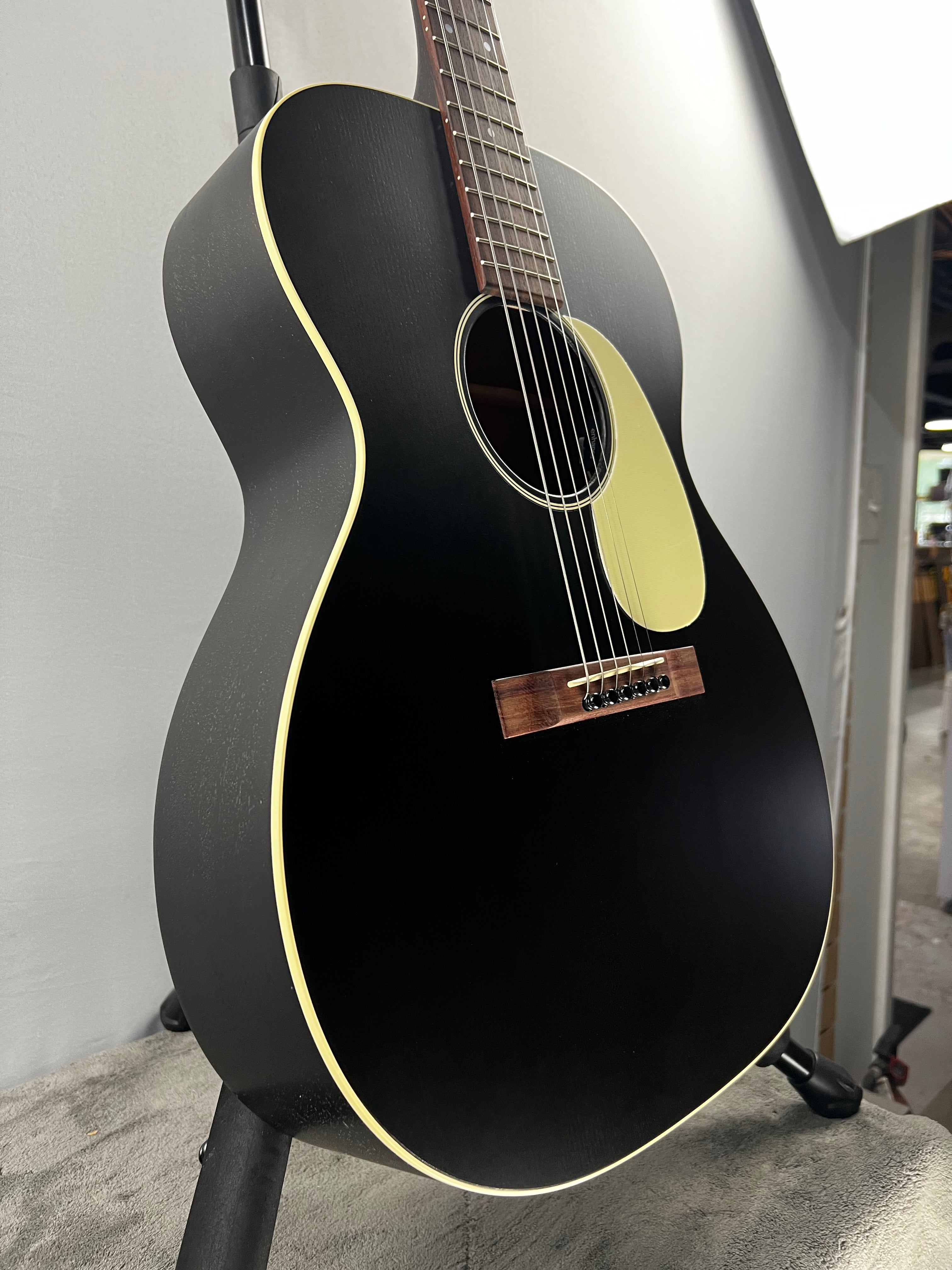 000-17E Acoustic-electric Guitar - Black Smoke #463 GET PLEK'D!