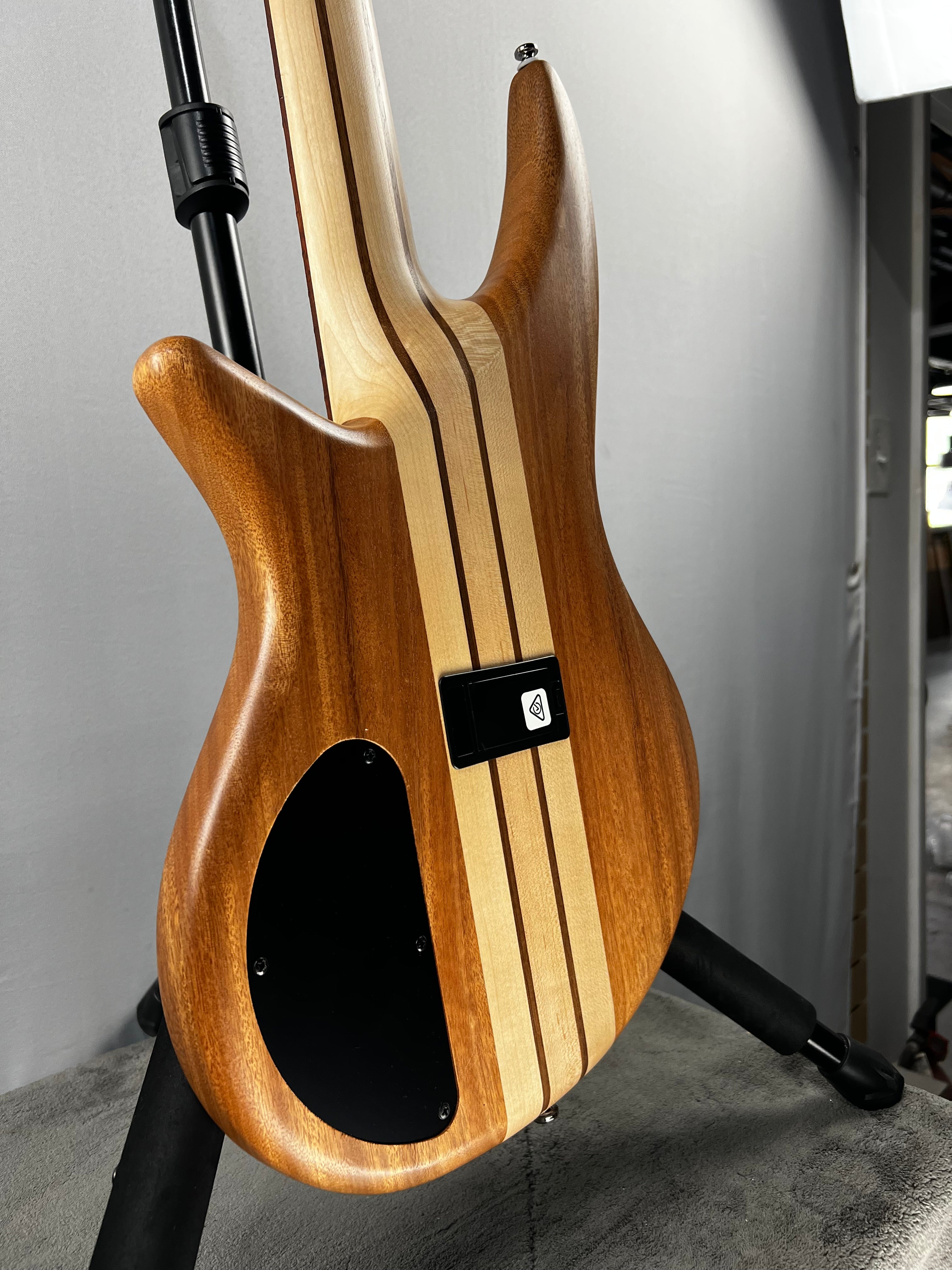 Pro Series Spectra Bass SB V Poplar Burl - Blue Burst #808