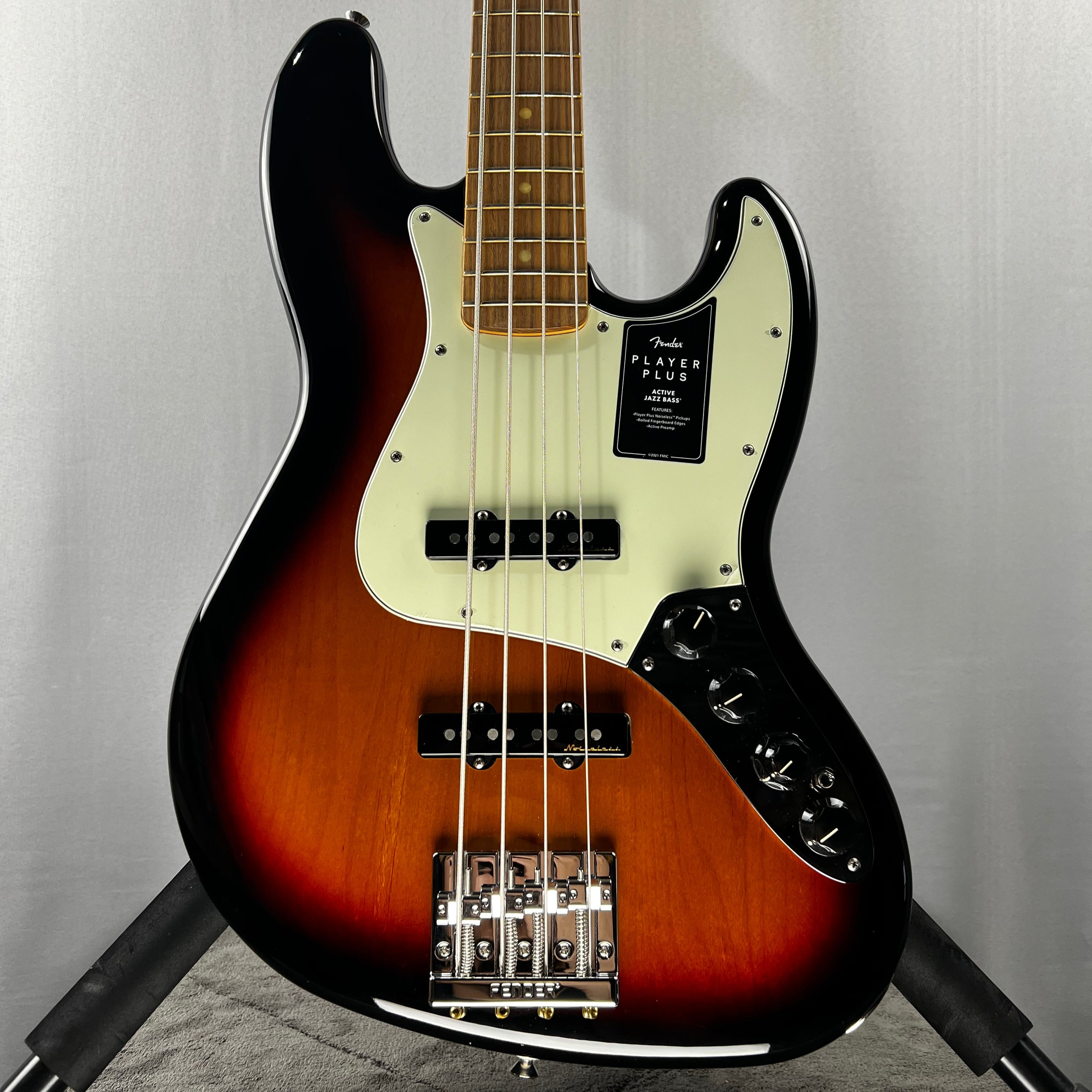 Player Plus Active Jazz Bass - 3-Tone Sunburst w/Pau Ferro Fretboard #475 GET PLEK'D!