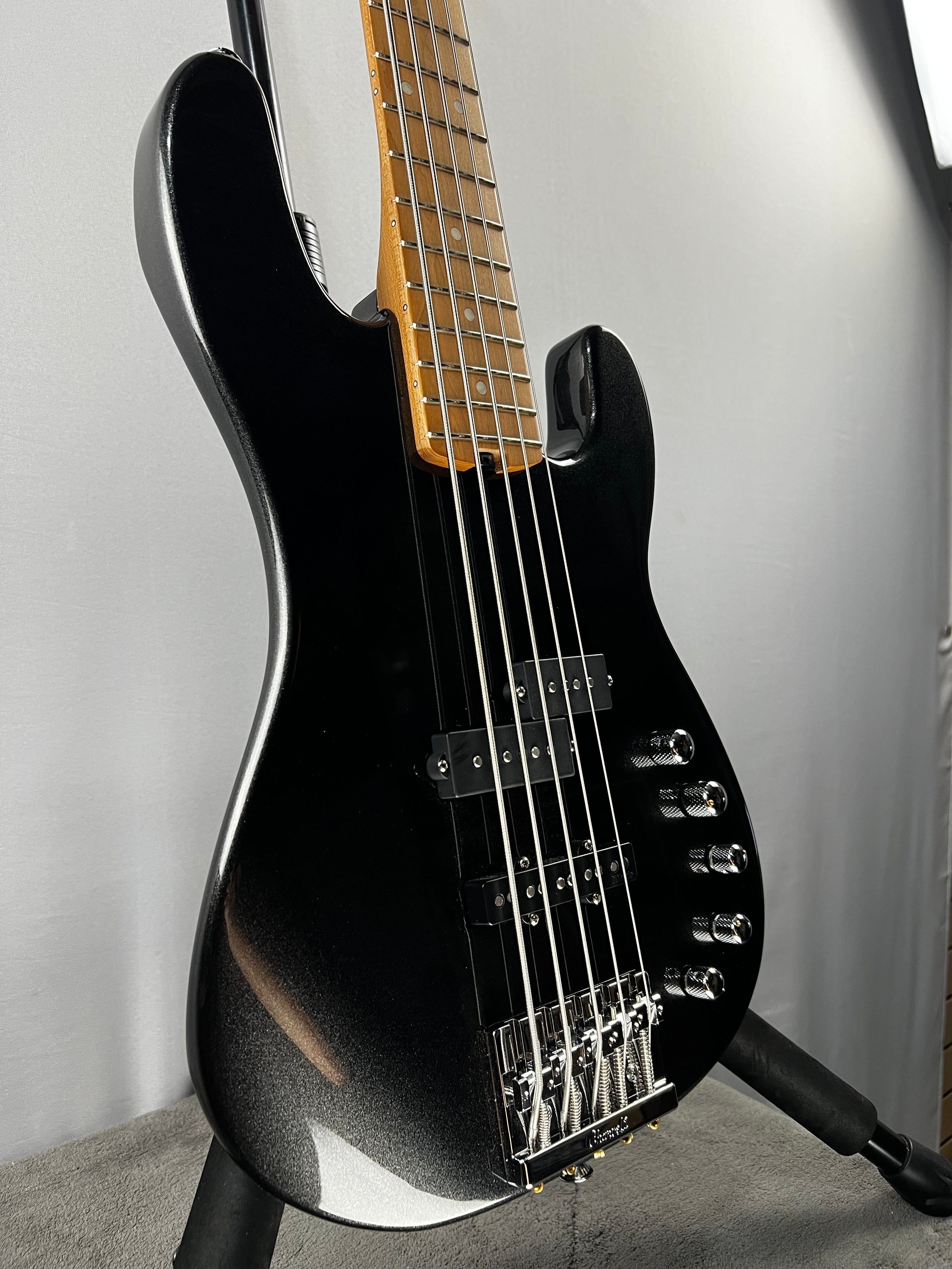 Pro-Mod San Dimas Bass PJ V - Metallic Black #265 GET PLEK'D!