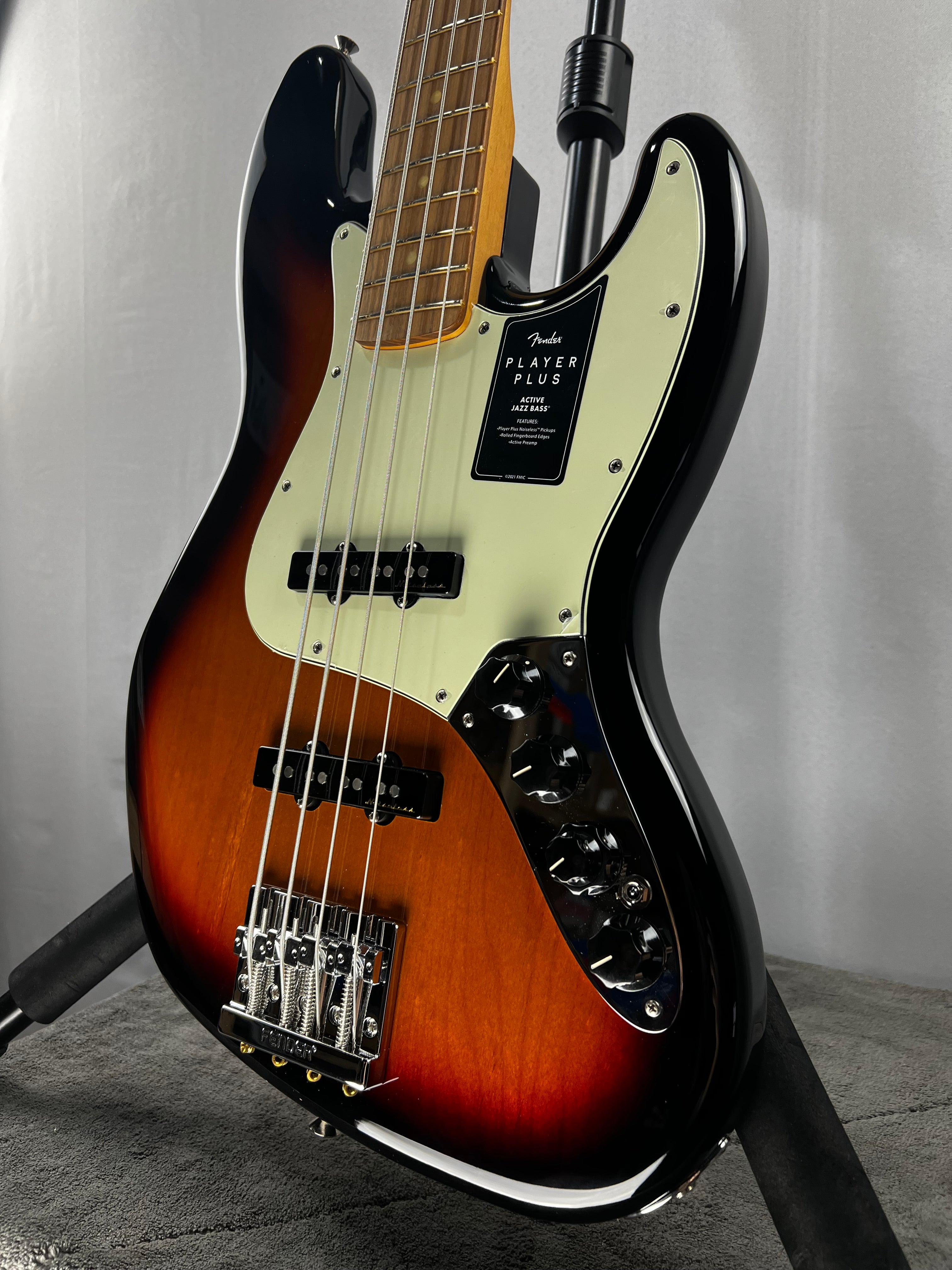 Player Plus Active Jazz Bass - 3-Tone Sunburst w/Pau Ferro Fretboard #475 GET PLEK'D!