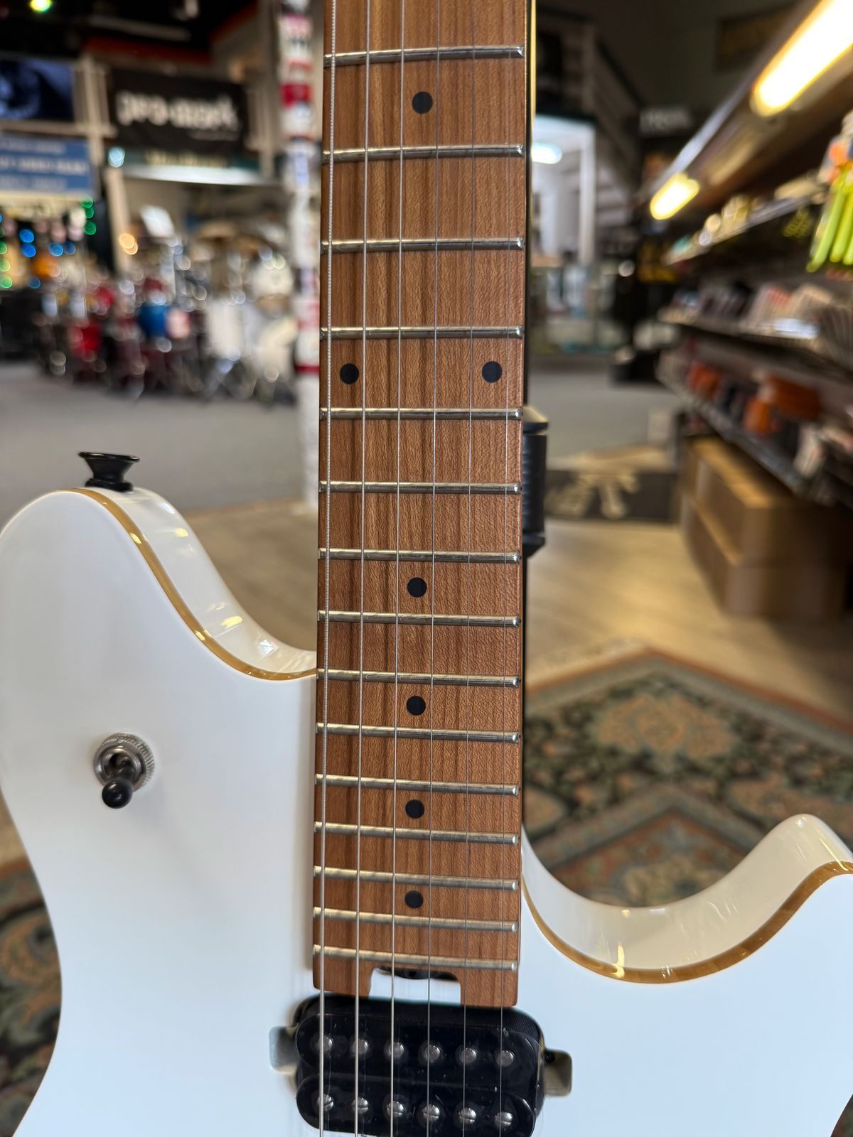 EVH Wolfgang Standard T.O.M. Cream White