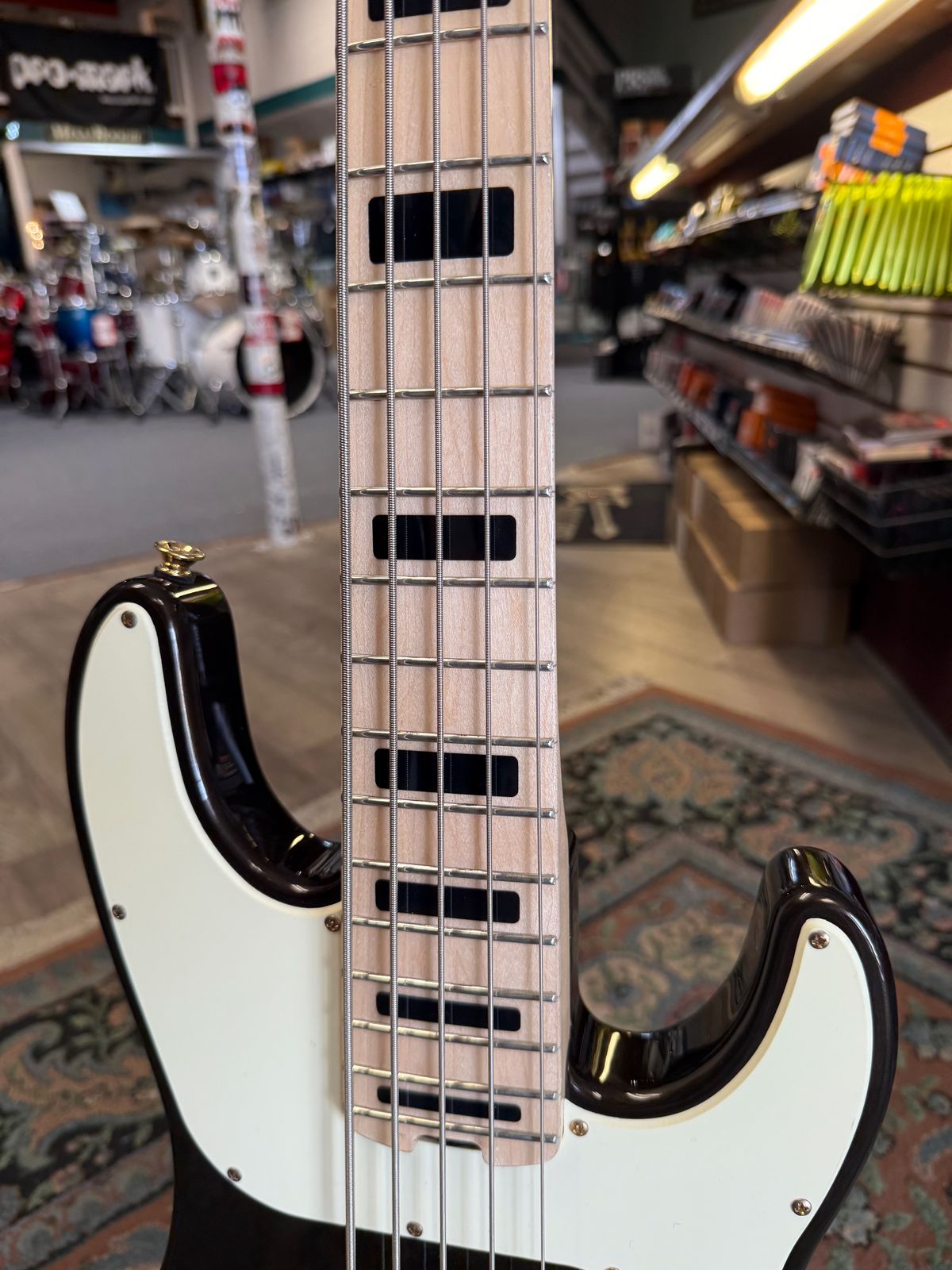 Jackson Pro Series Signature Adam Blackstone, Gladys Bass