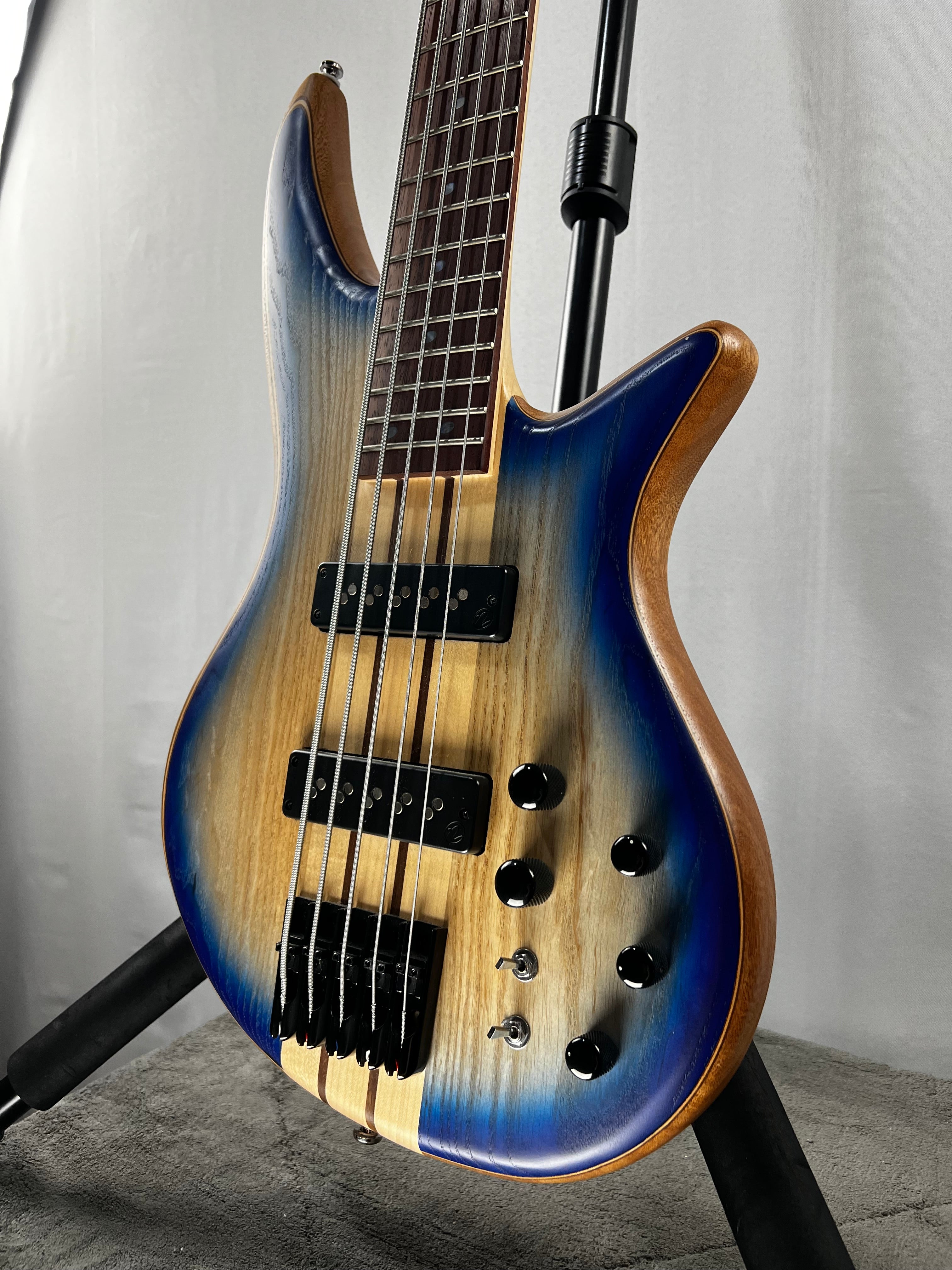 Pro Series Spectra Bass SB V Poplar Burl - Blue Burst #808