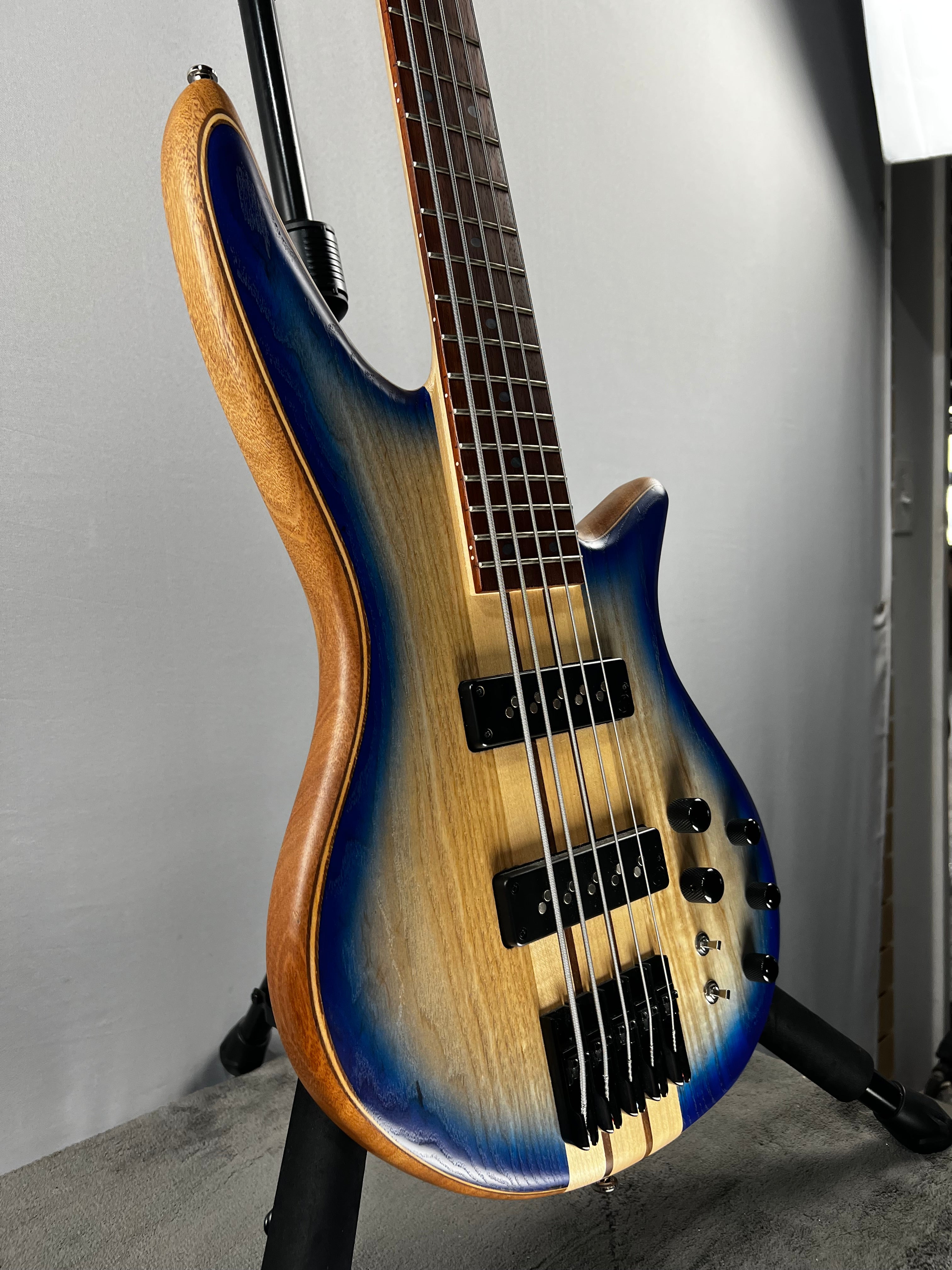 Pro Series Spectra Bass SB V Poplar Burl - Blue Burst #808