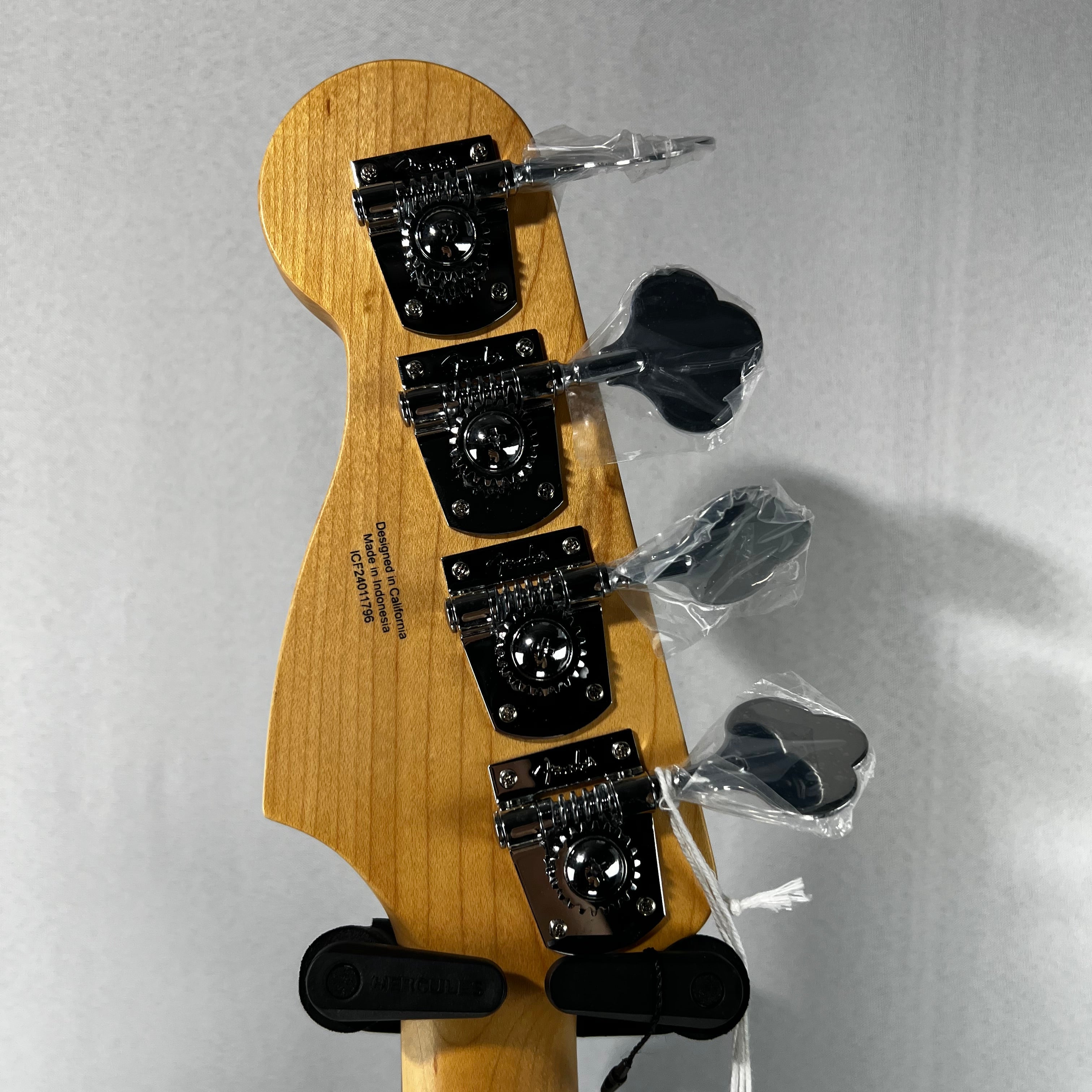 Standard Precision Bass - 3-color Sunburst, Laurel Fingerboard #796