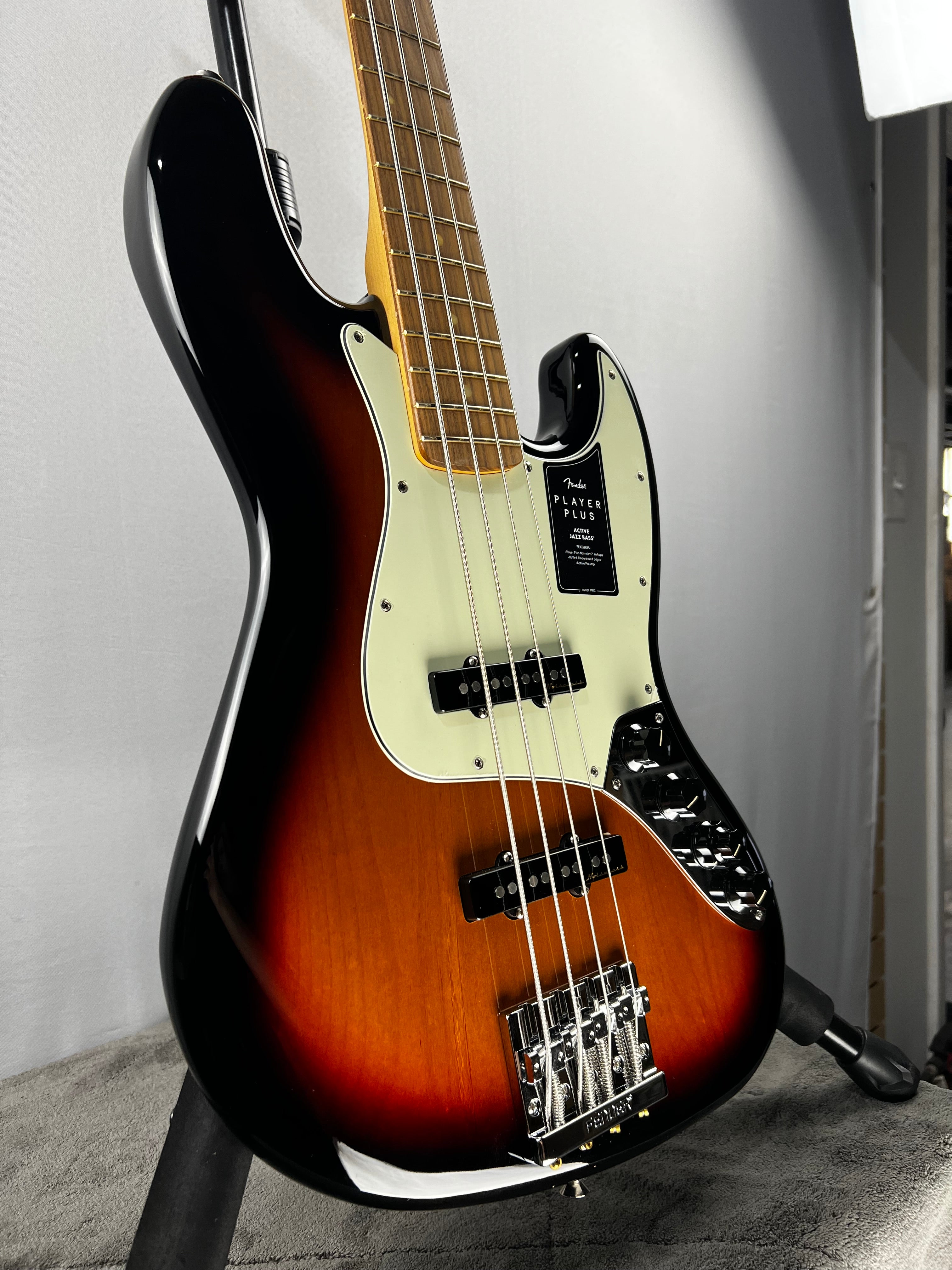 Player Plus Active Jazz Bass - 3-Tone Sunburst w/Pau Ferro Fretboard #475 GET PLEK'D!