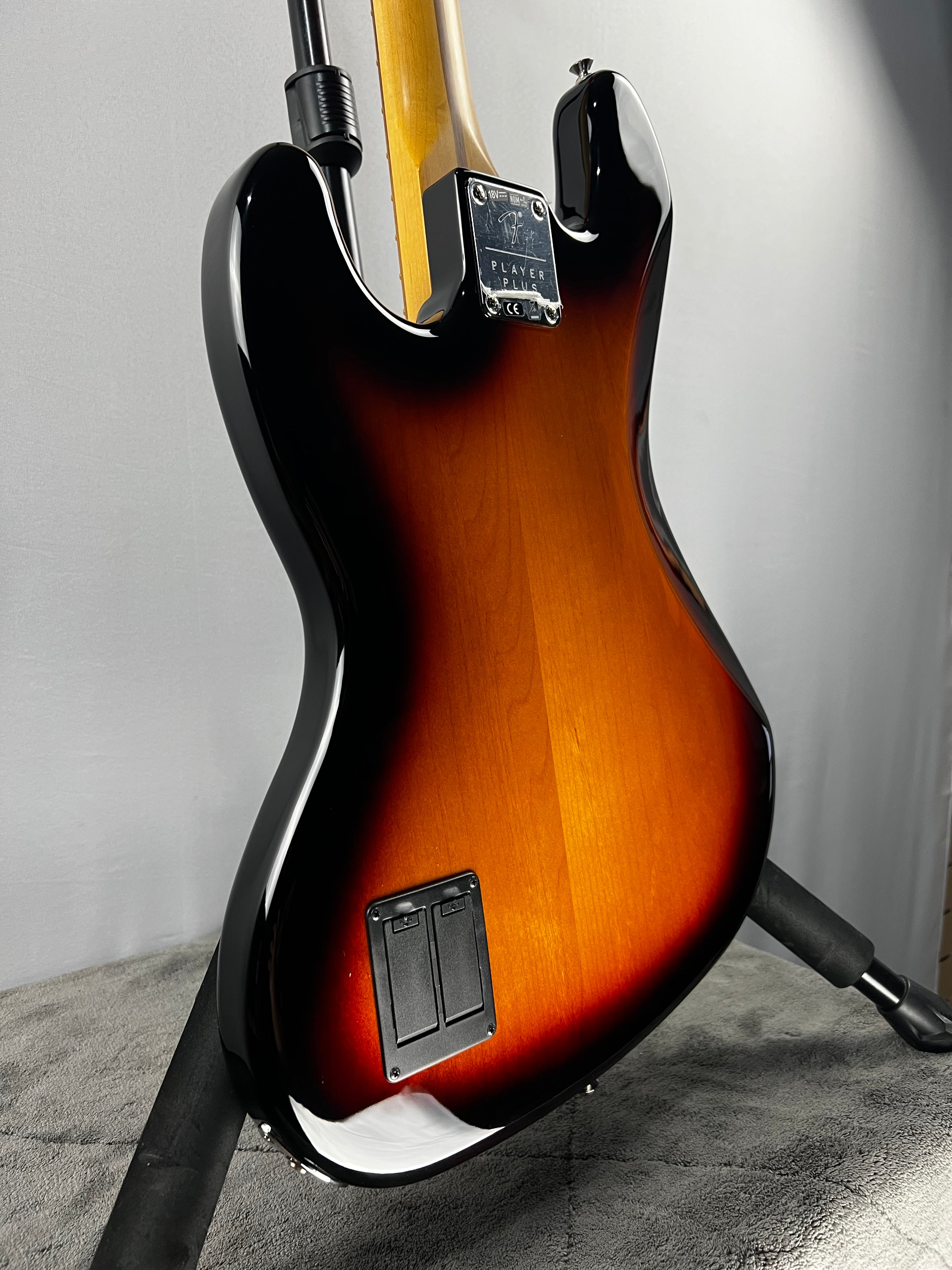 Player Plus Active Jazz Bass - 3-Tone Sunburst w/Pau Ferro Fretboard #475 GET PLEK'D!