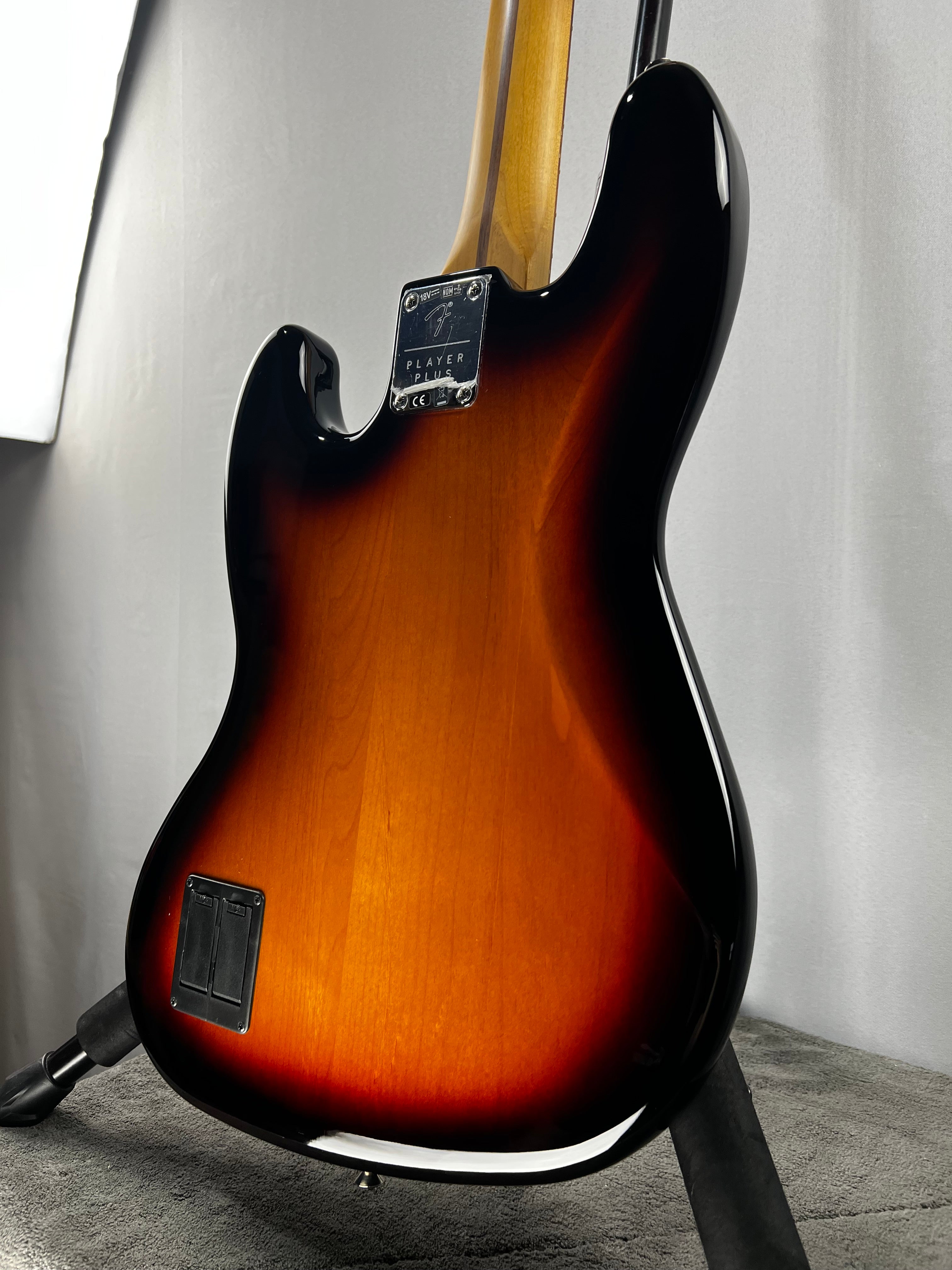 Player Plus Active Jazz Bass - 3-Tone Sunburst w/Pau Ferro Fretboard #475 GET PLEK'D!