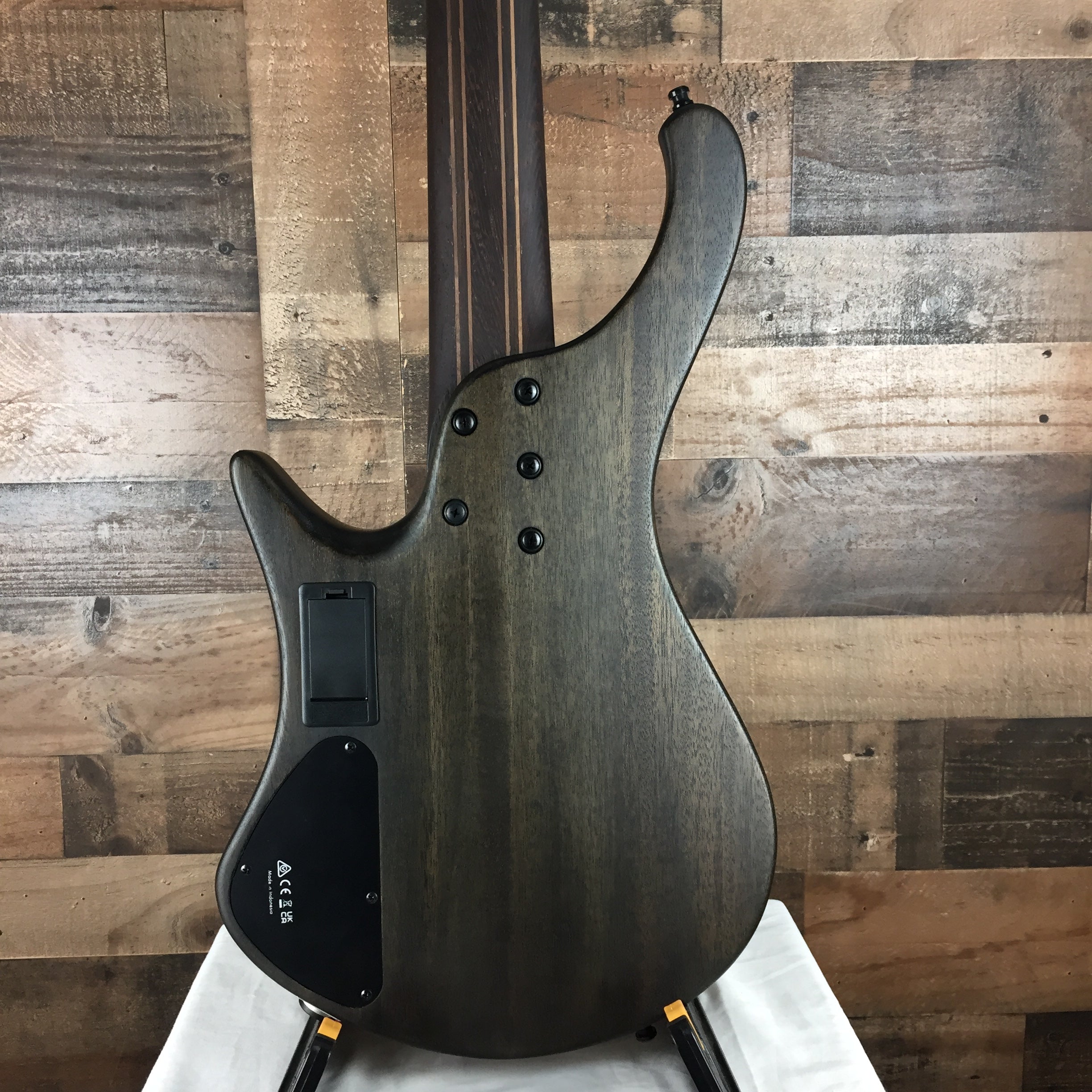 EHB1505MS Headless Bass Guitar, Black Ice Flat, w/Gig Bag, 545