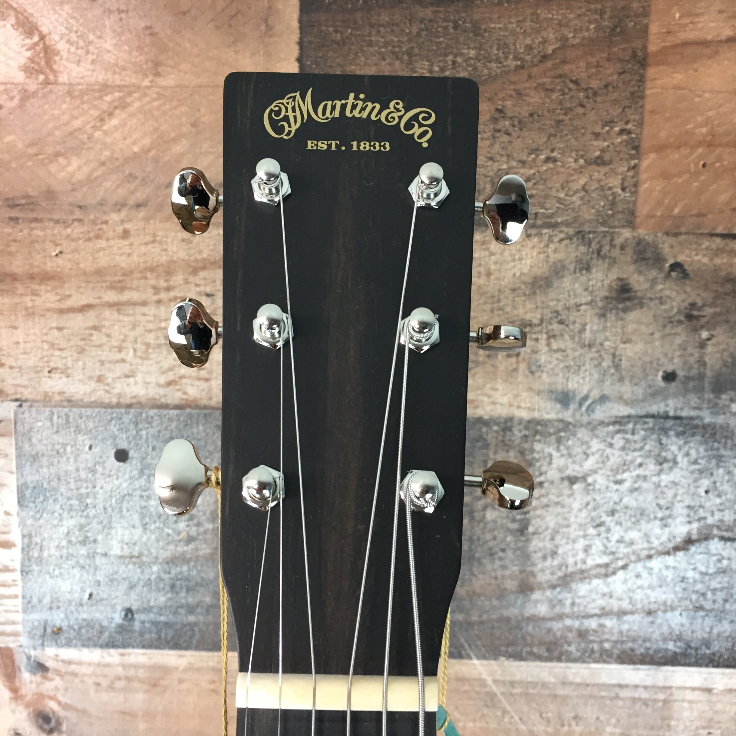 Martin 00L Earth Acoustic Guitar Left-handed with Soft Case, 304