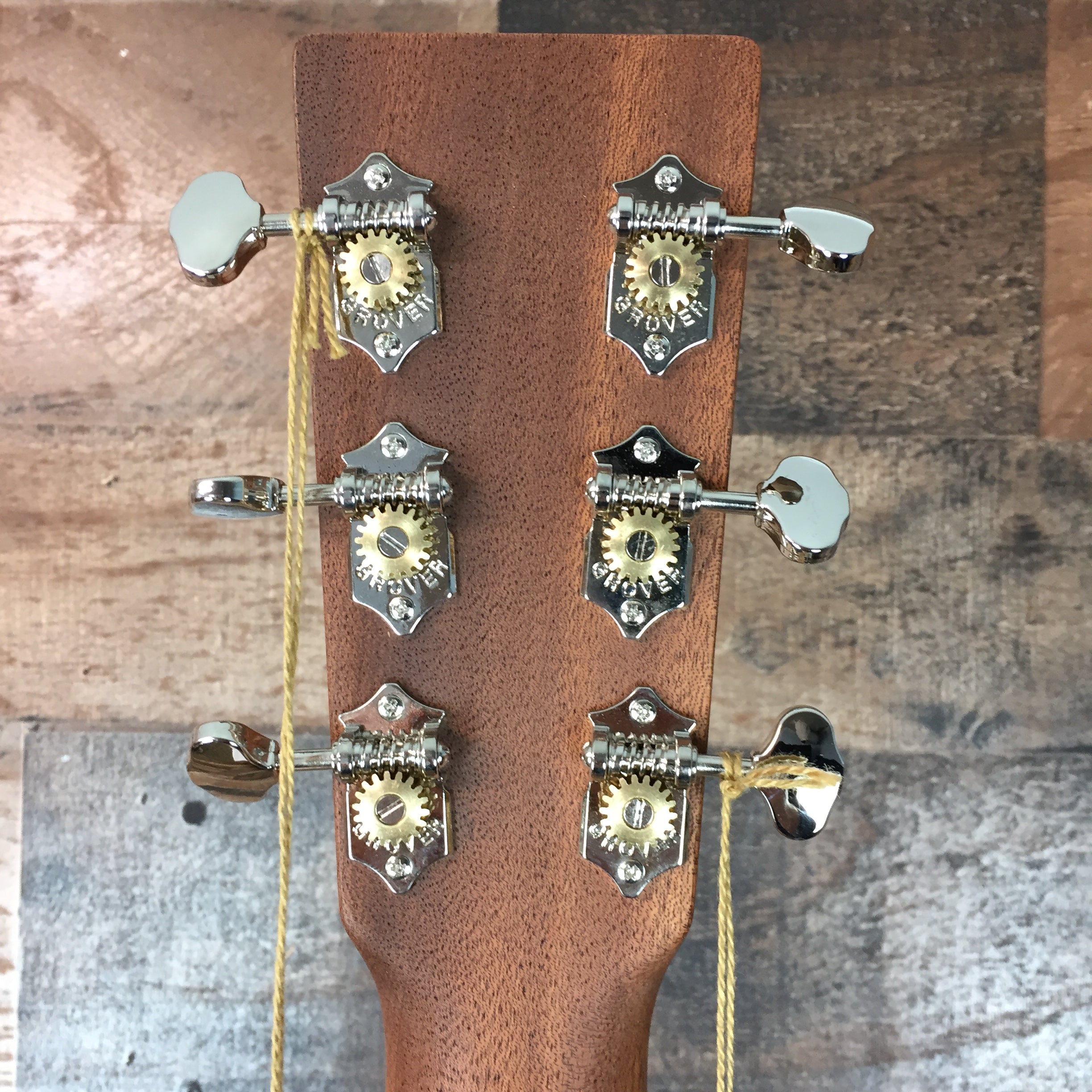 Martin 00L Earth Acoustic Guitar Left-handed with Soft Case, 304