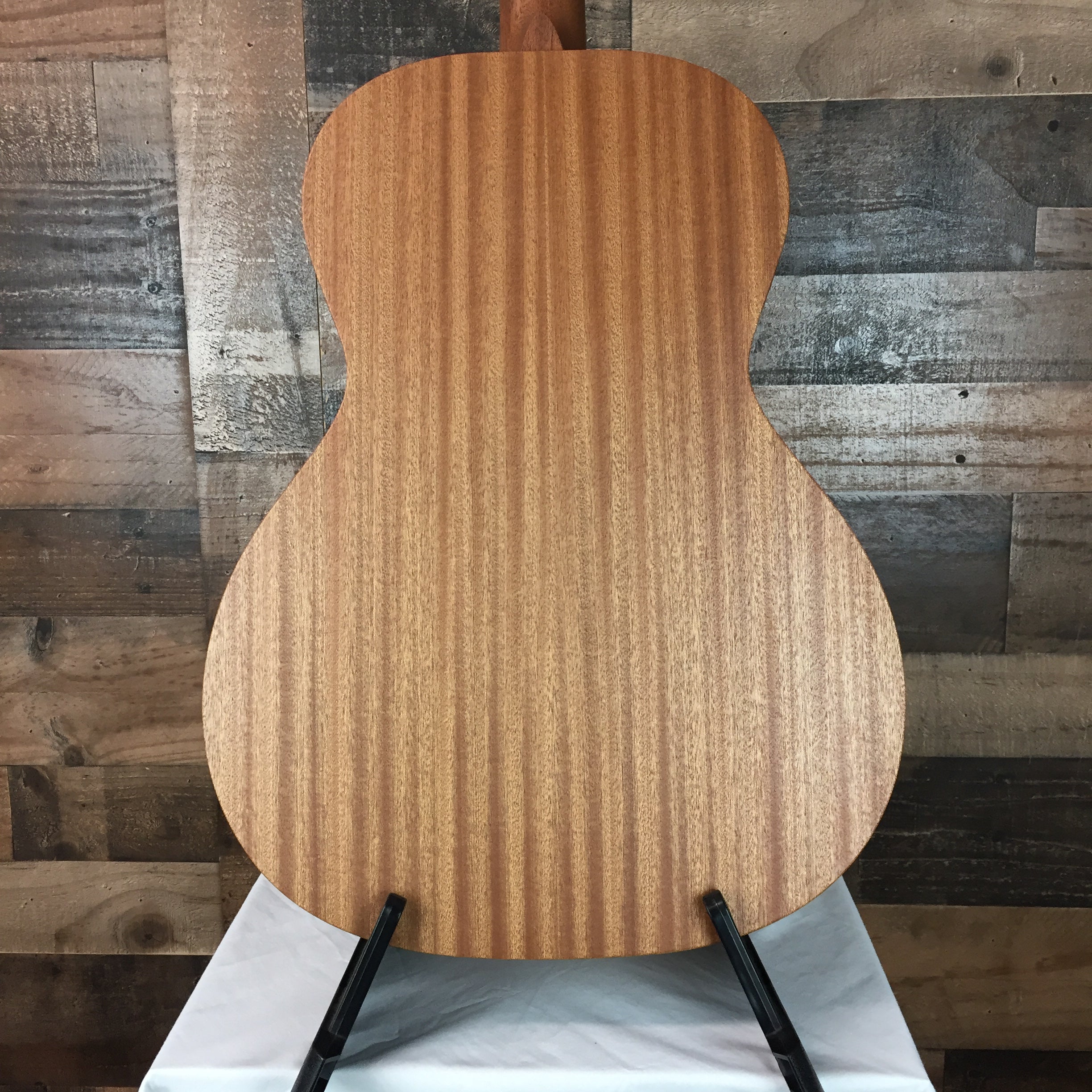 Martin 00L Earth Acoustic Guitar Left-handed with Soft Case, 304