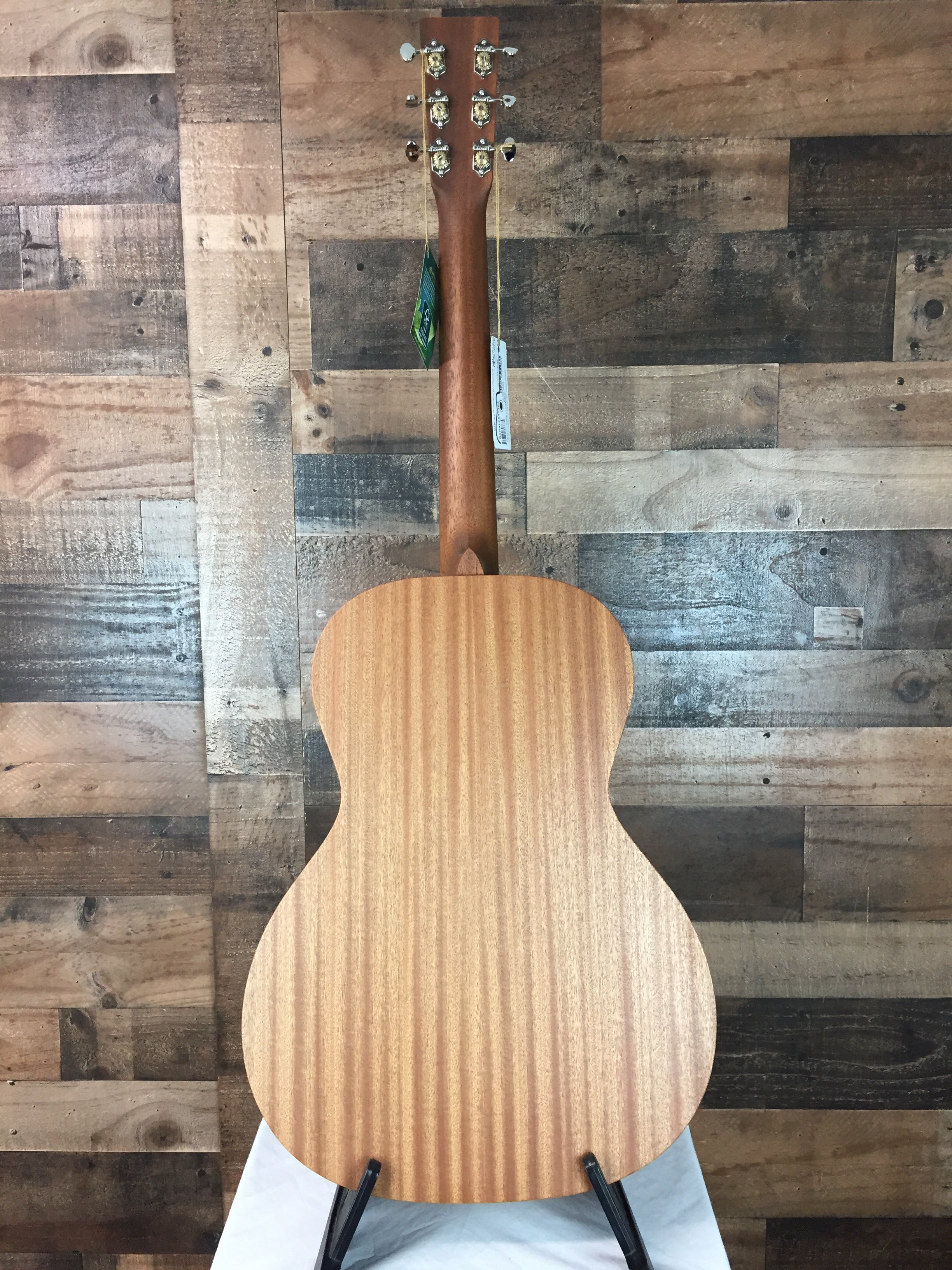 Martin 00L Earth Acoustic Guitar Left-handed with Soft Case, 304