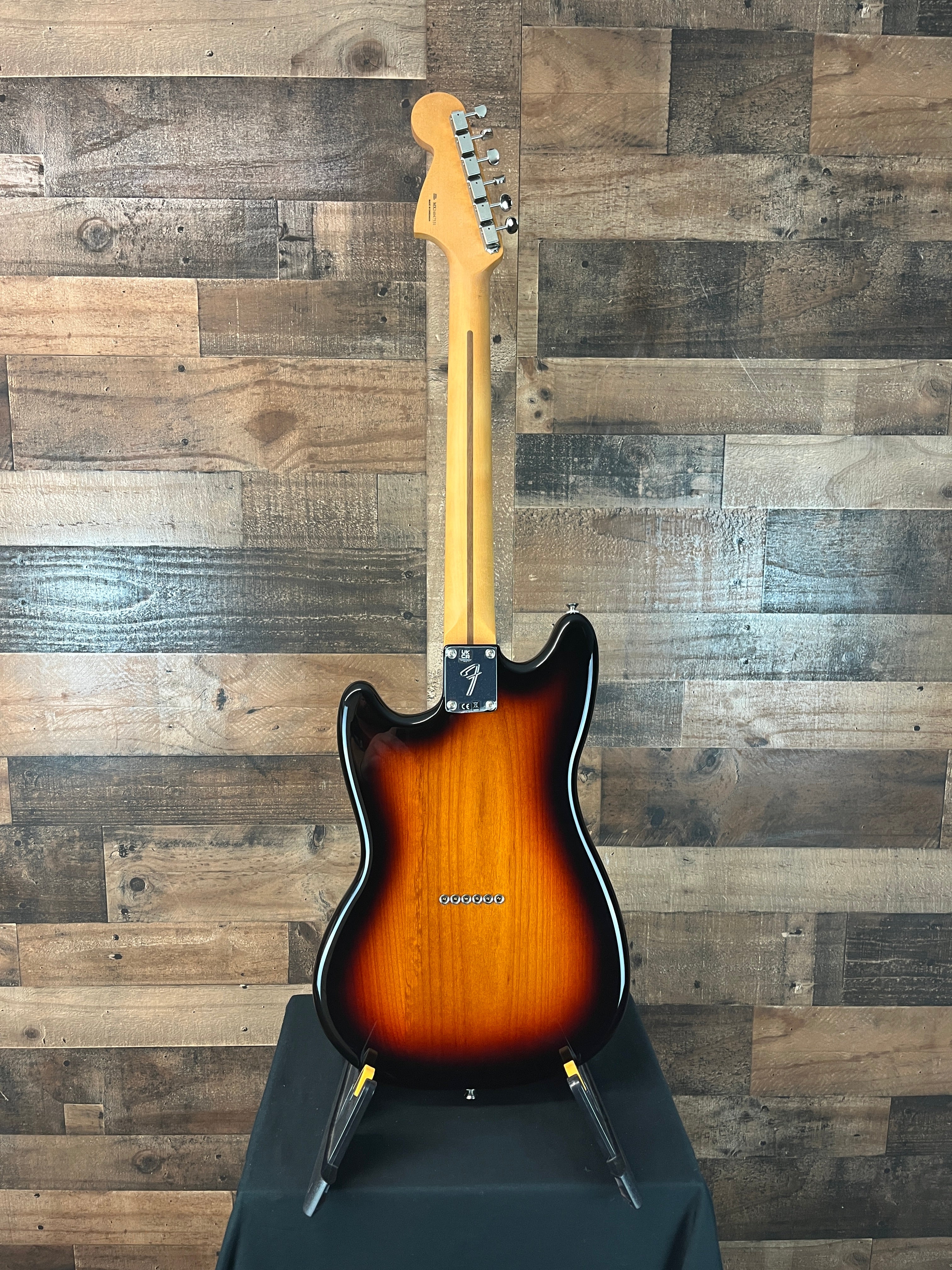 Fender Player II Mustang, 3-tone Sunburst, Maple Neck, 531