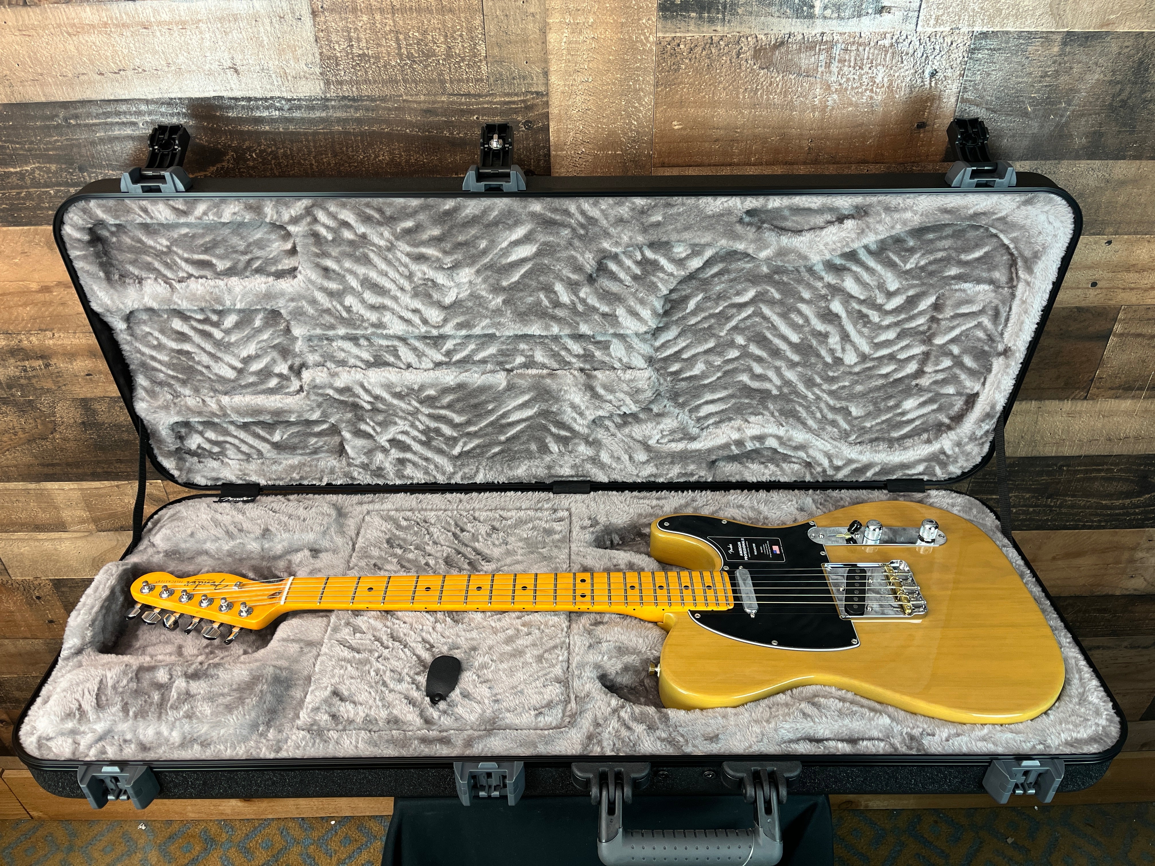American Professional II Telecaster, Maple Fretboard, Butterscotch Blonde, Hard Case, 915