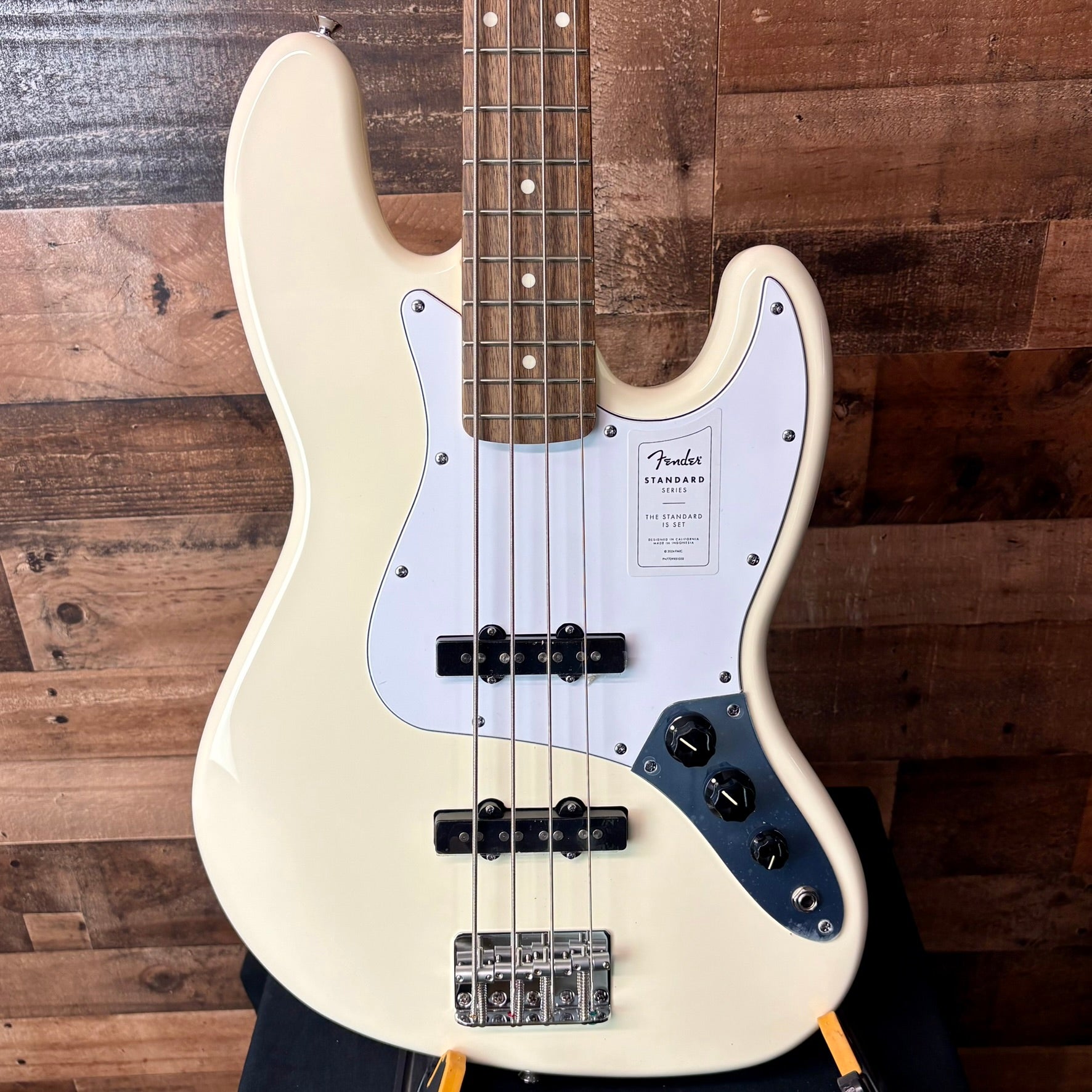 Fender Standard Jazz Bass Olympic White | C&M Music Center