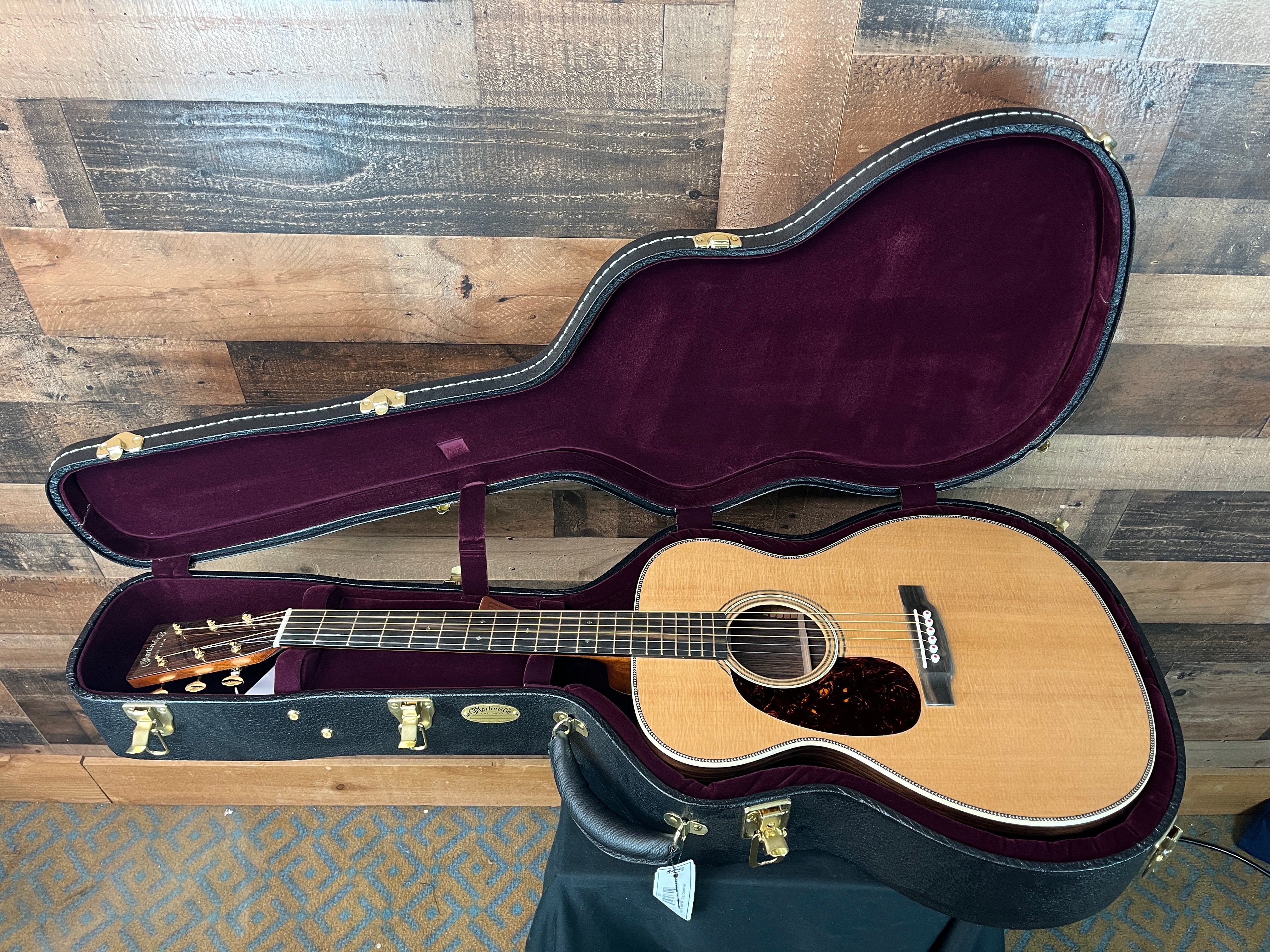 000-28 Modern Deluxe Auditorium Acoustic Guitar Natural, Left-handed, 292