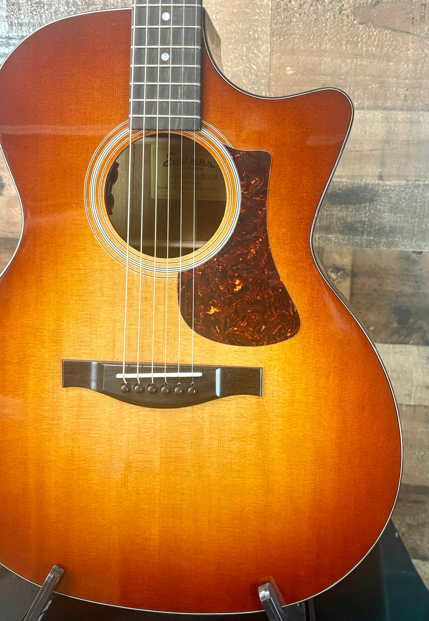 Eastman AC222CE Deluxe Goldburst