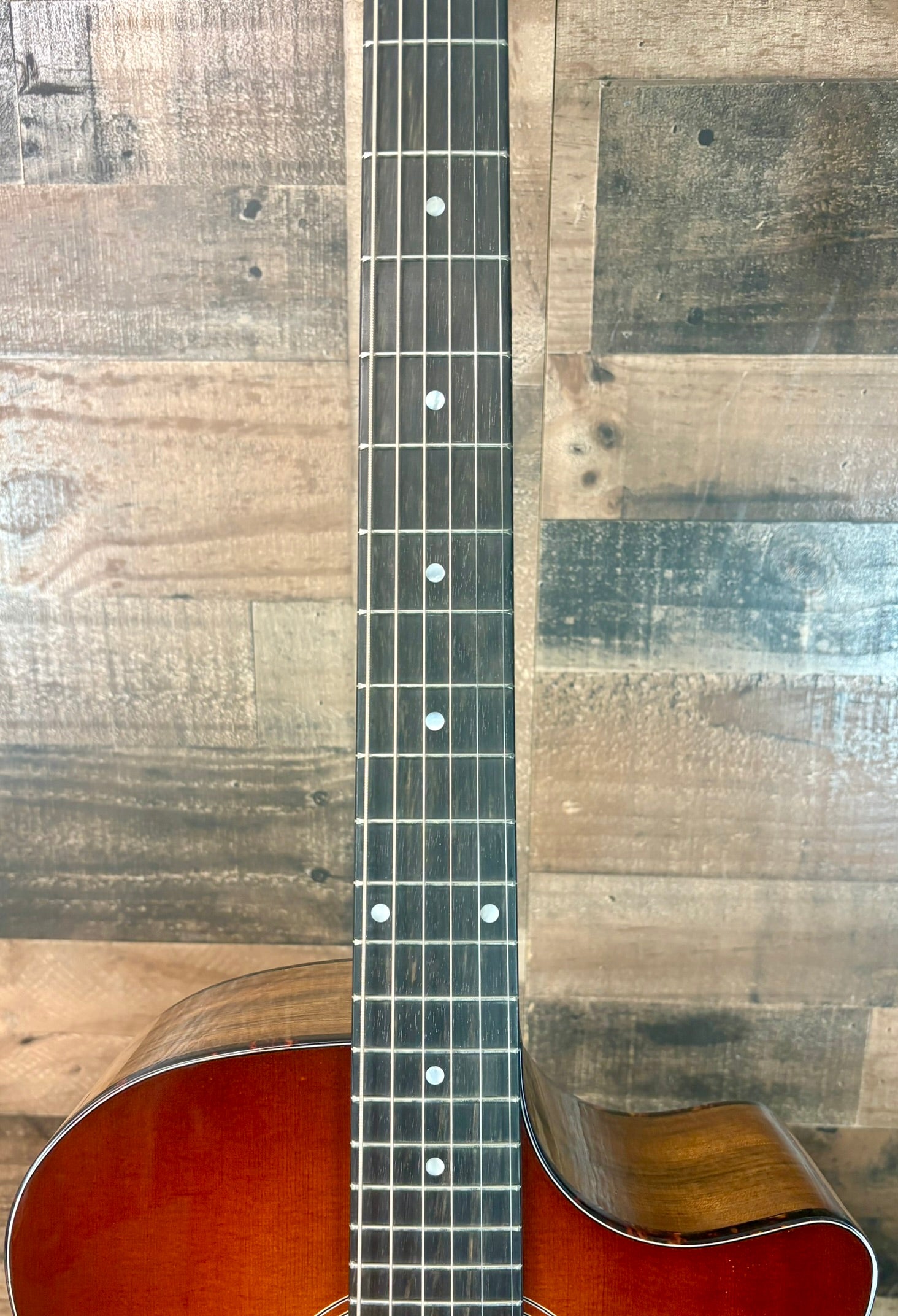 Eastman AC222CE Deluxe Goldburst