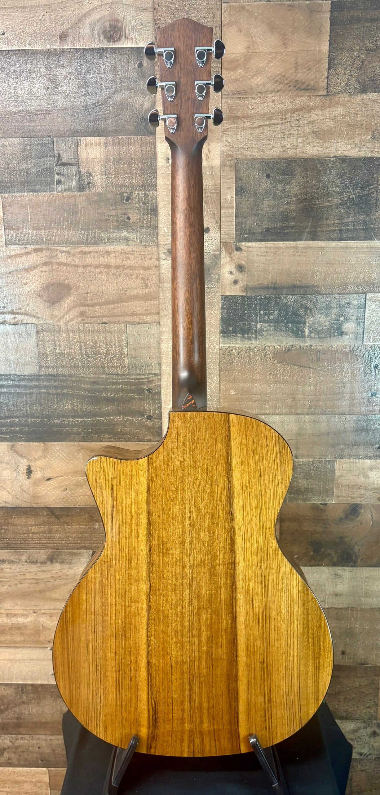 Eastman AC222CE Deluxe Goldburst