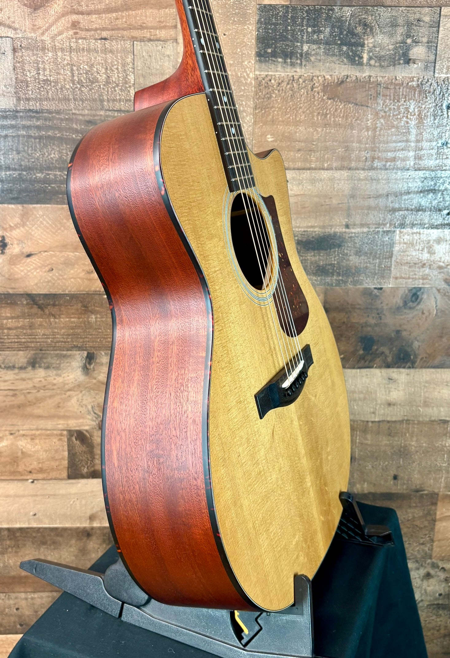 Eastman AC122-1CE Grand Auditorium Natural