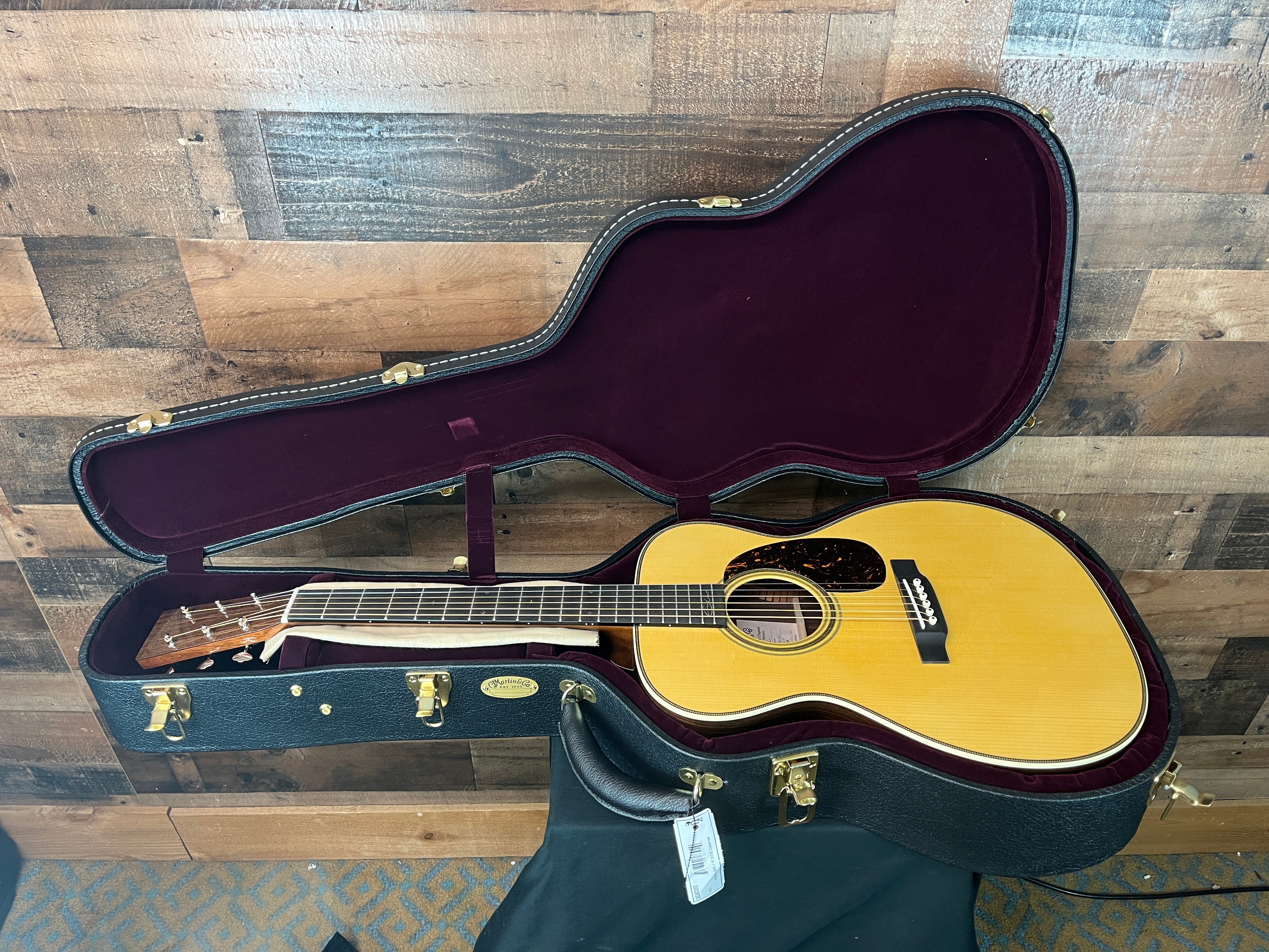 Martin 000-28EC, Natural, Hardshell Case, 334