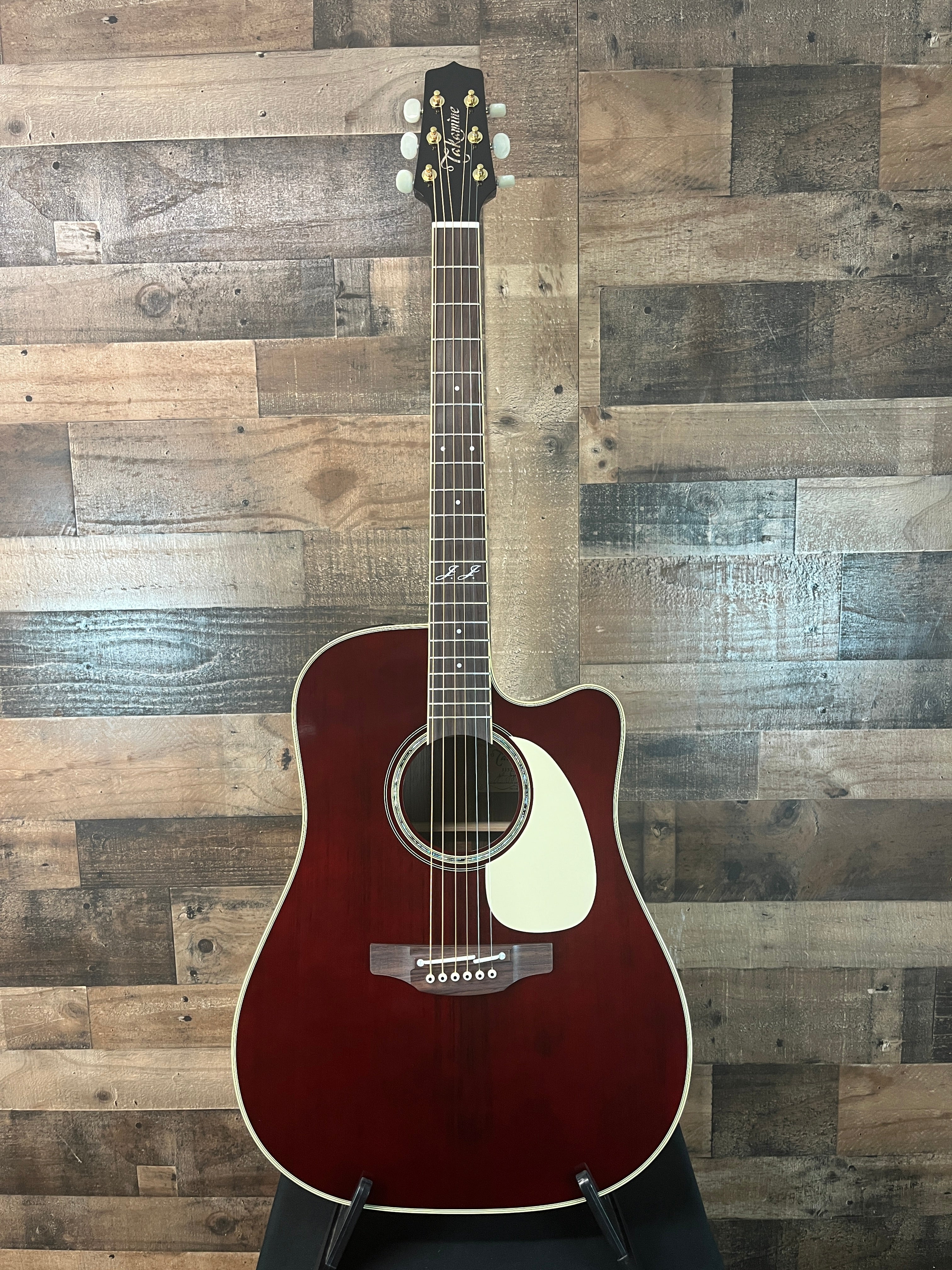 Takamine JJ325SRC John Jorgenson Acoustic/Electric Gloss Red, Hybrid Case, 116