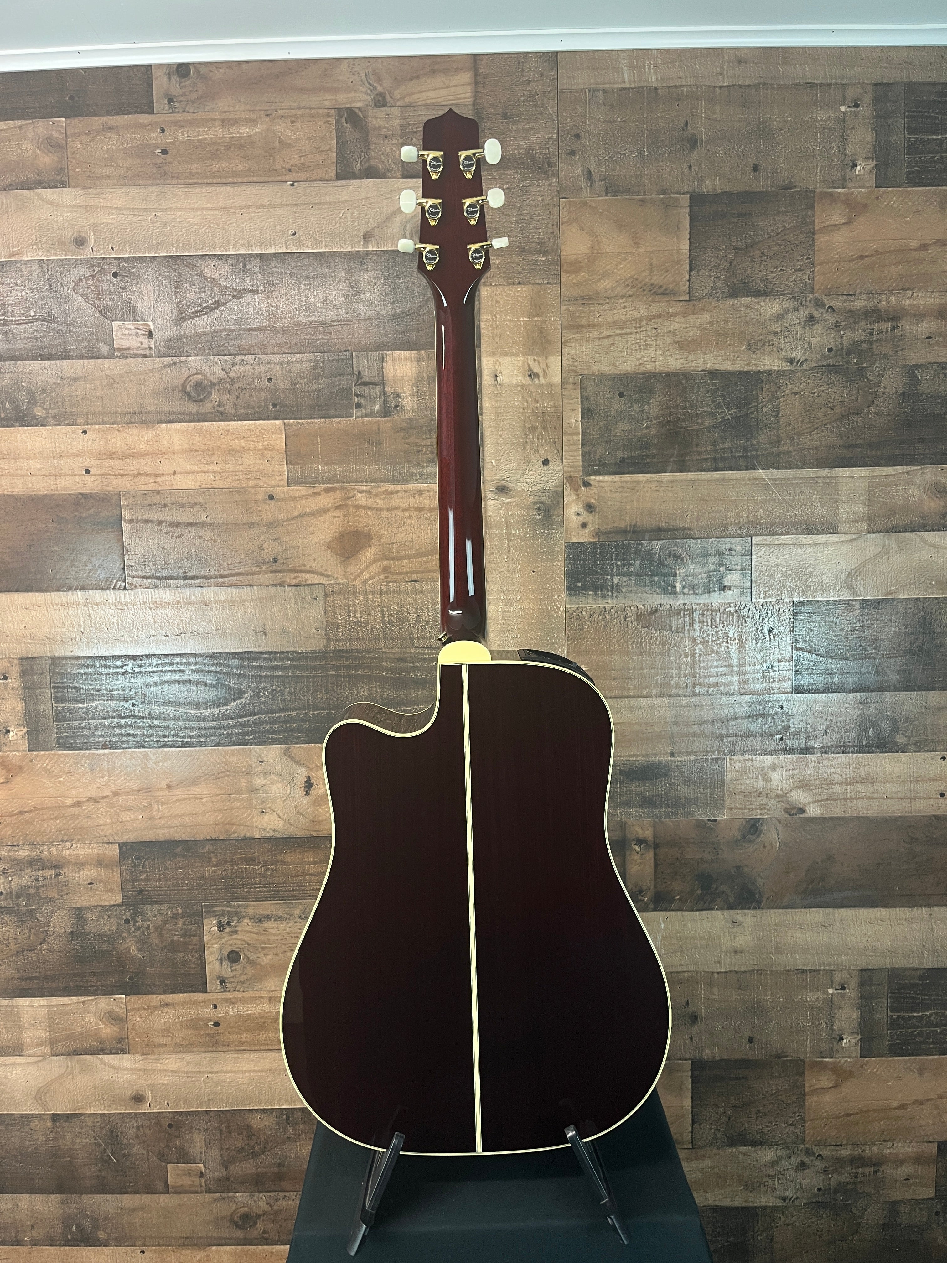 Takamine JJ325SRC John Jorgenson Acoustic/Electric Gloss Red, Hybrid Case, 116