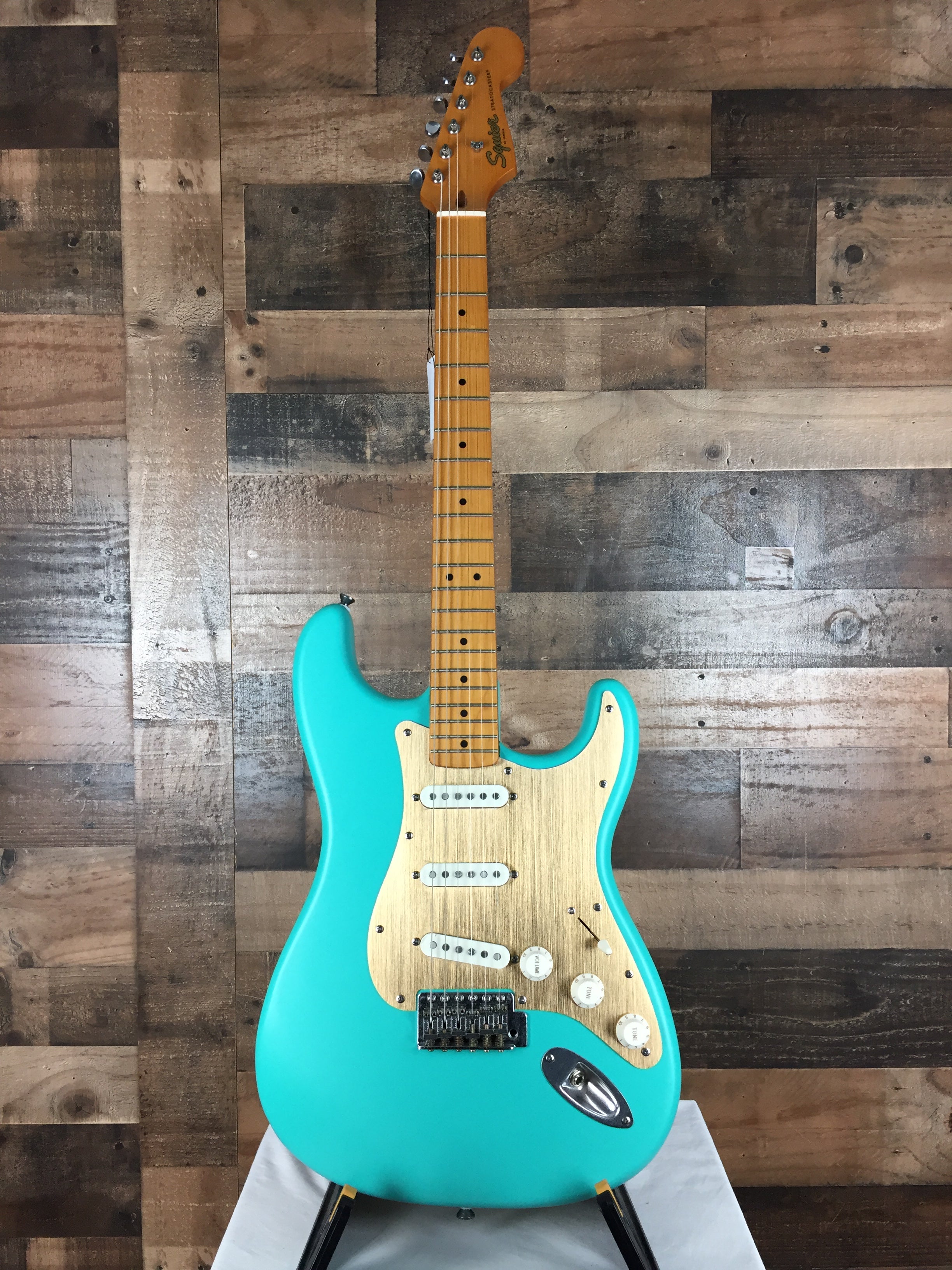 Squier 40th Anniversary Stratocaster Satin Seafoam Green, 389
