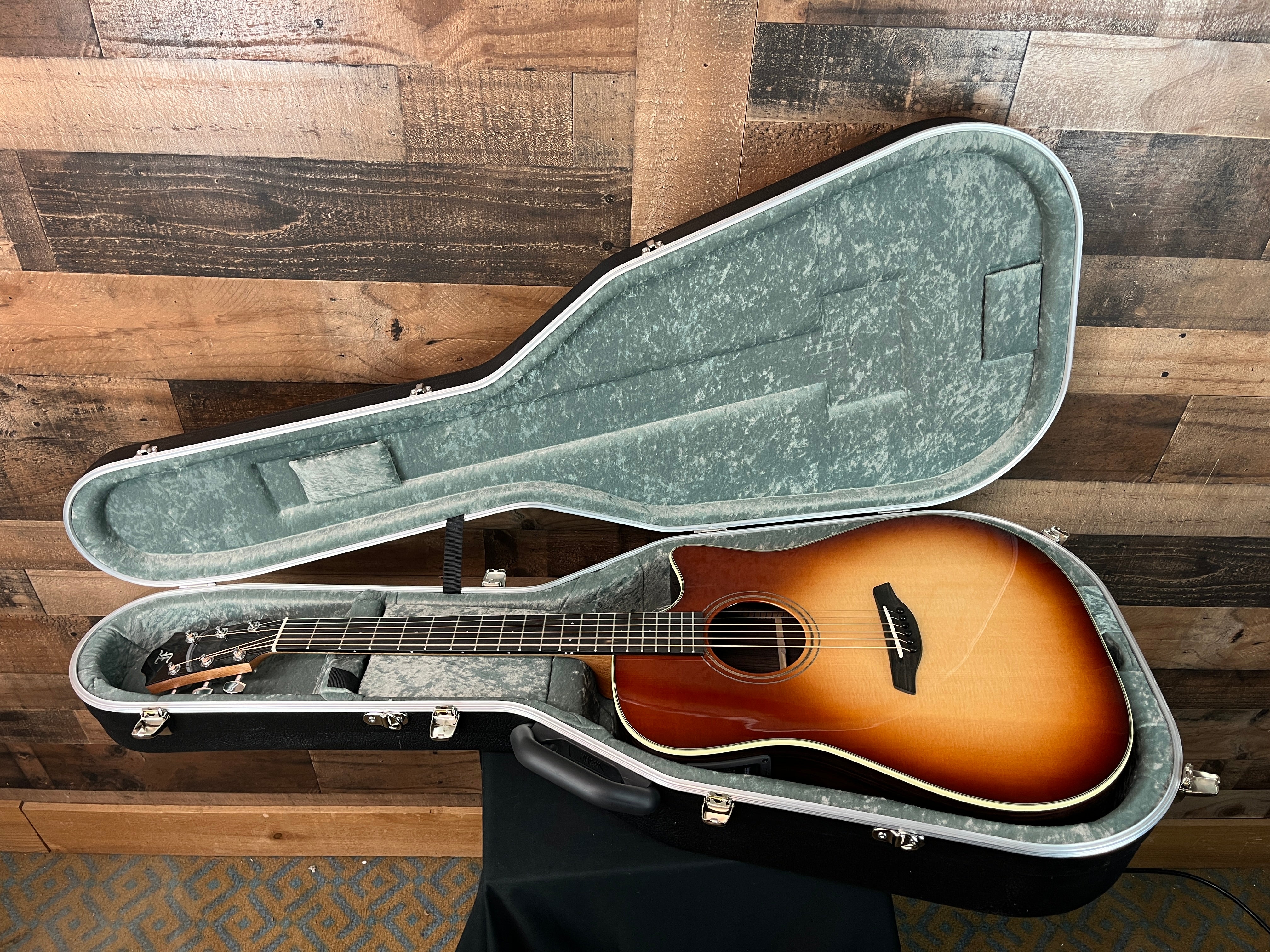 Furch, Green Series, Master's Choice, Dc-SR Acoustic/Electric Guitar, in Sunburst, Hardcase, 983