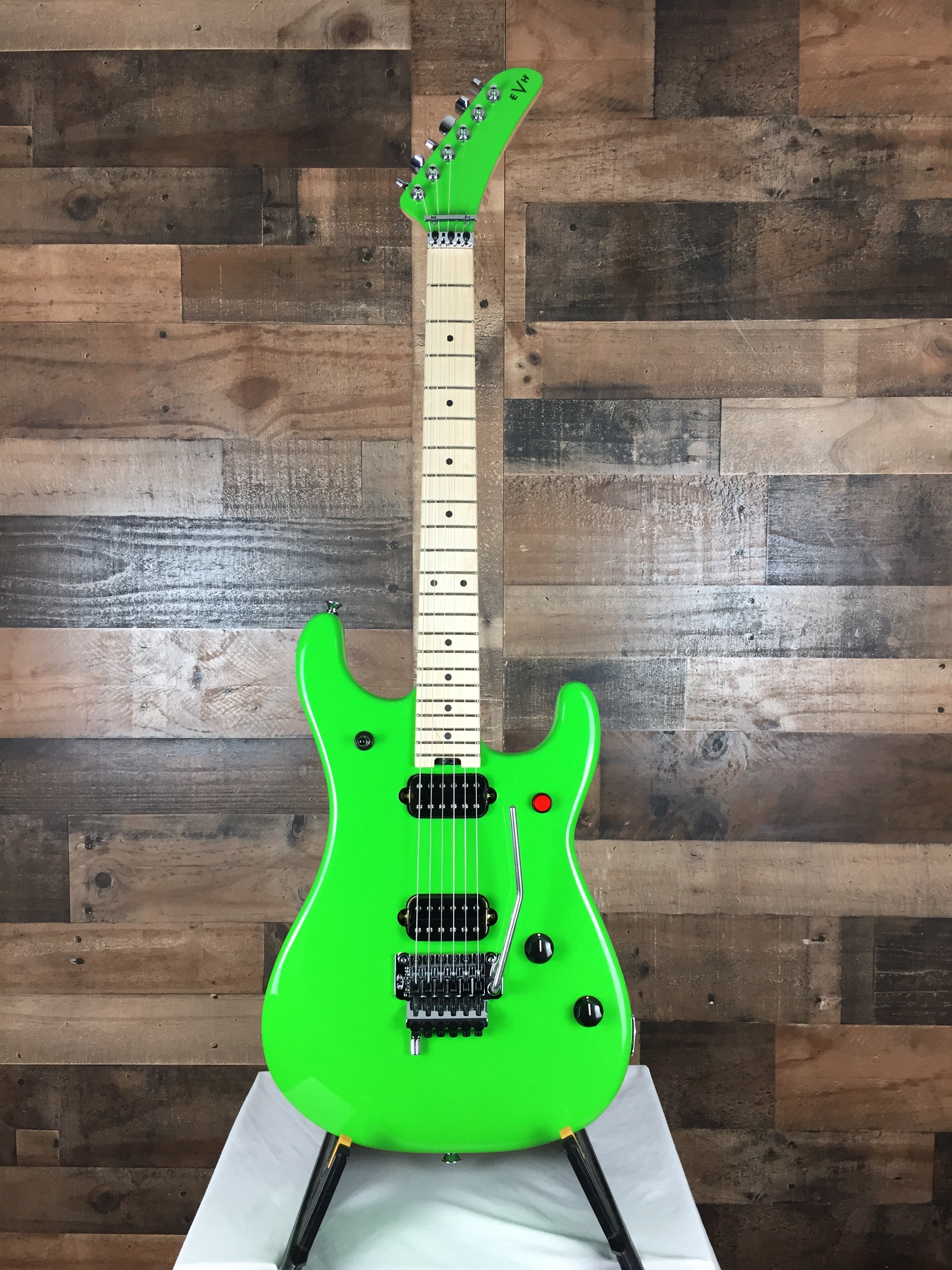 EVH 5150 Standard Series Electric Guitar Slime Green SCRATCH/DENT, 333